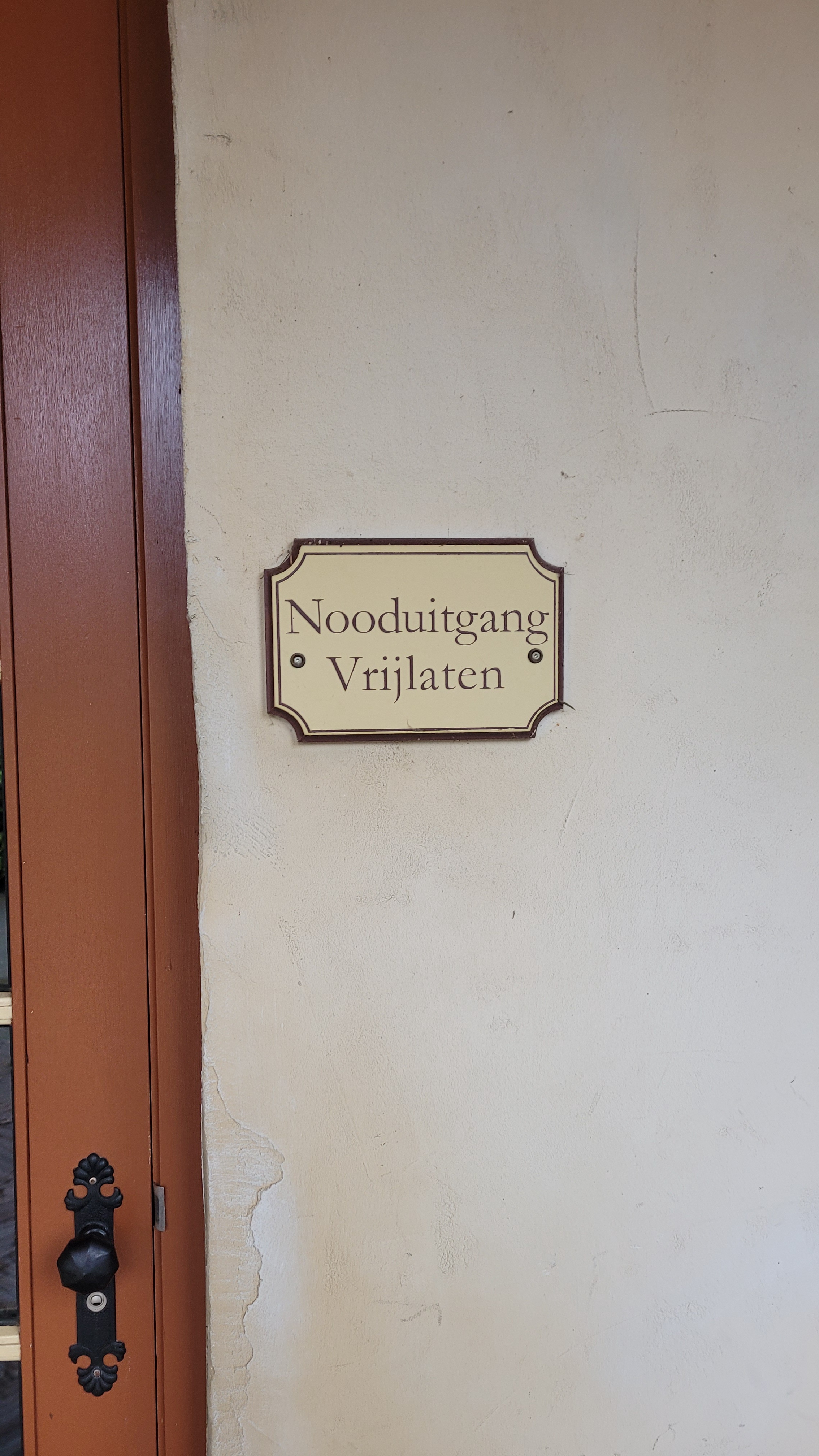 Discover the Efteling Theater, one of the Netherlands' largest, right at the entrance of the park. Check out the details in this post!