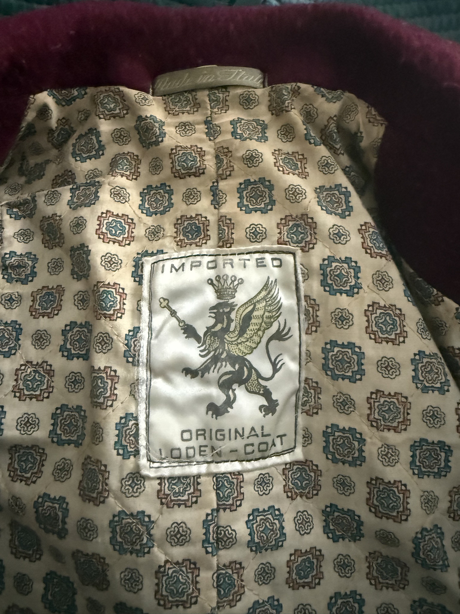 Imgur detectives, I need your expertise! Can anyone help me identify this elusive jacket?