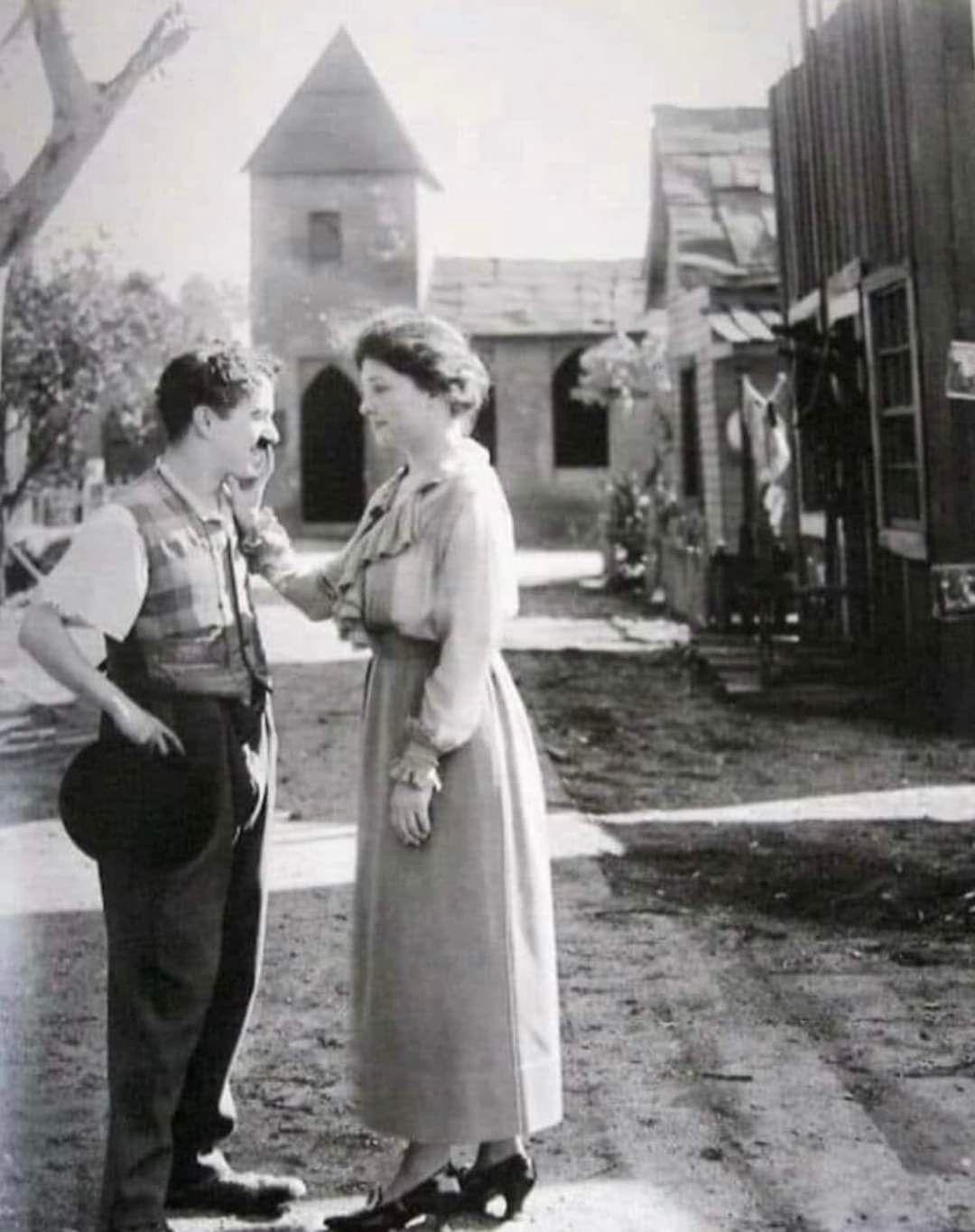 Historic Meeting: Helen Keller and Charlie Chaplin Together in 1919