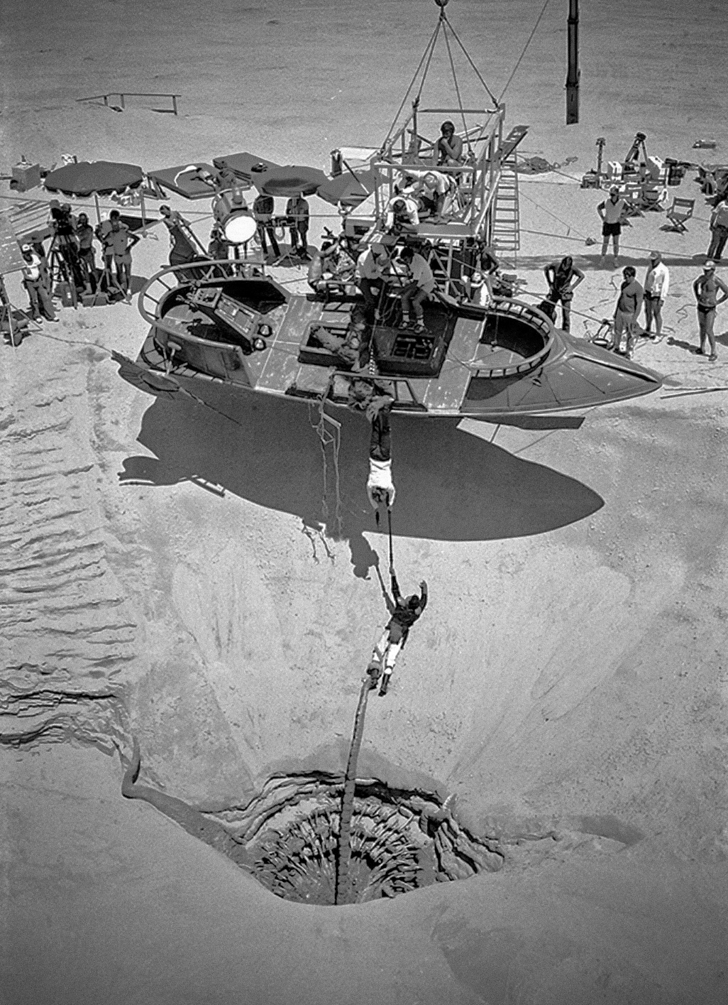 A glimpse behind the scenes of the iconic Sarlacc Pit set from Return of the Jedi in April 1982!