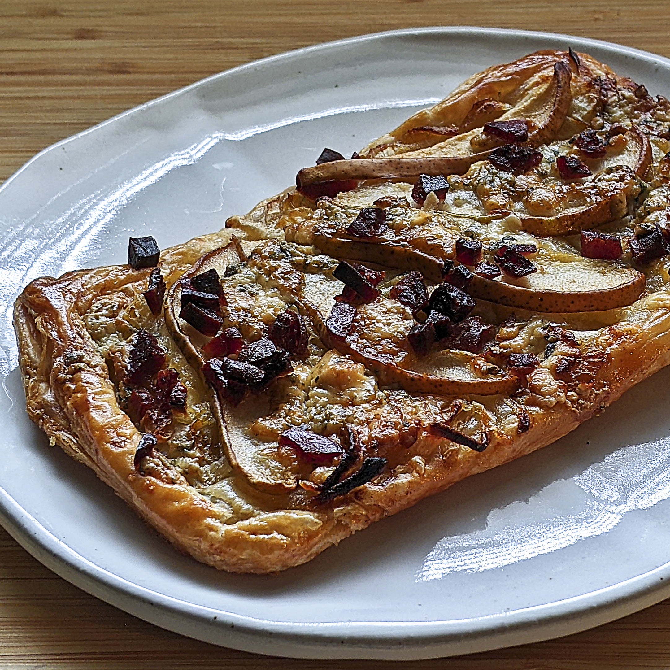 Delicious Pear, Blue Cheese, and Onion Tart Recipe