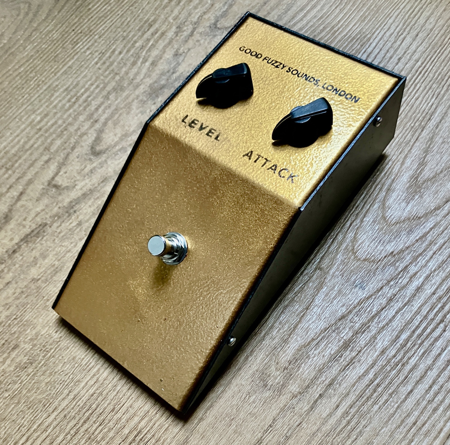 Inside the Good Fuzzy Sounds Mk1 Tone Bender: Commission #2