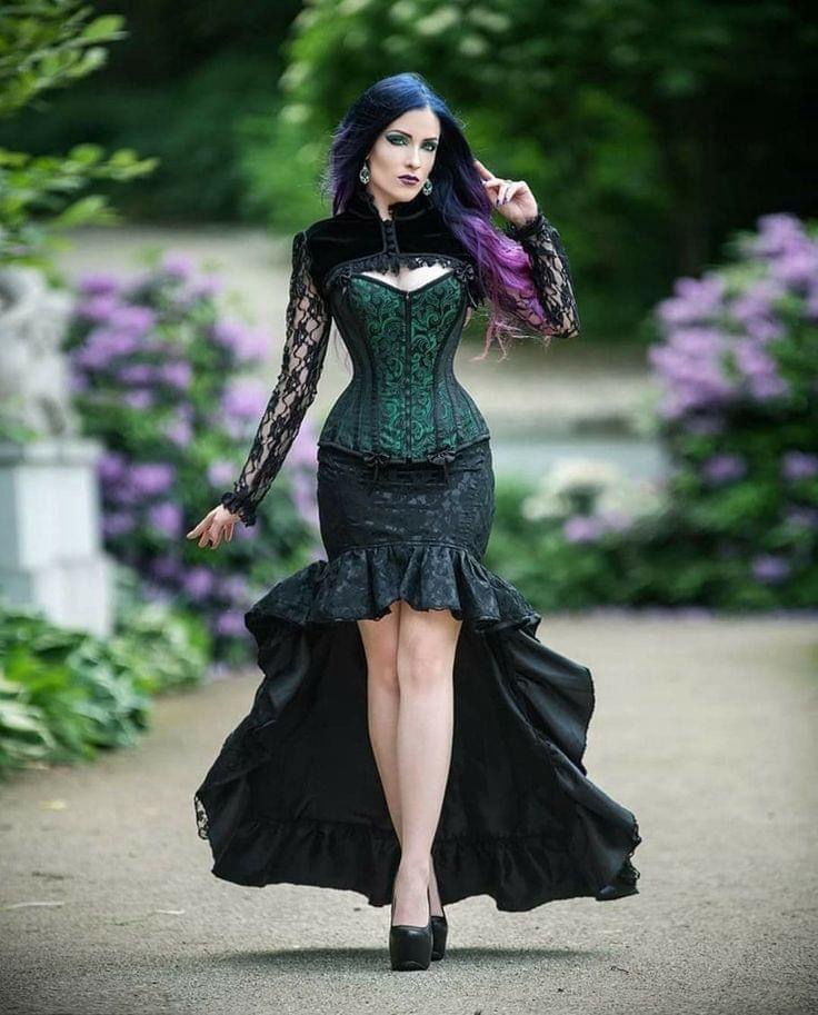 Absolutely loving this stylish outfit