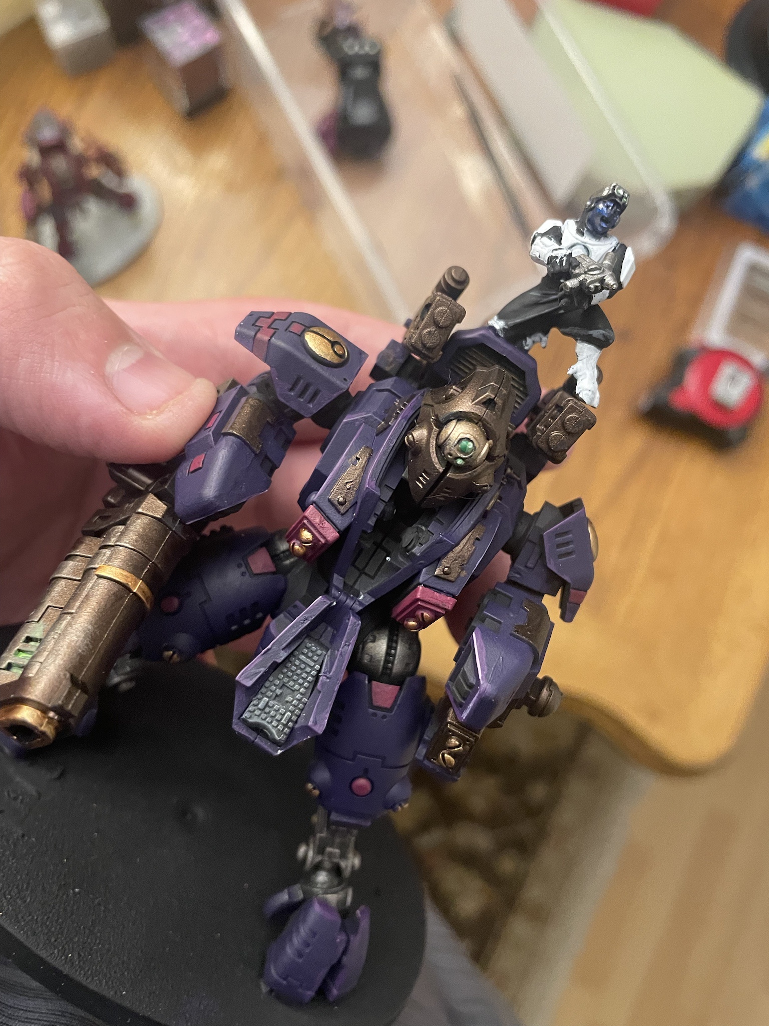Naggaroth Night Meets Screamer Pink Tau: A Colorful Clash