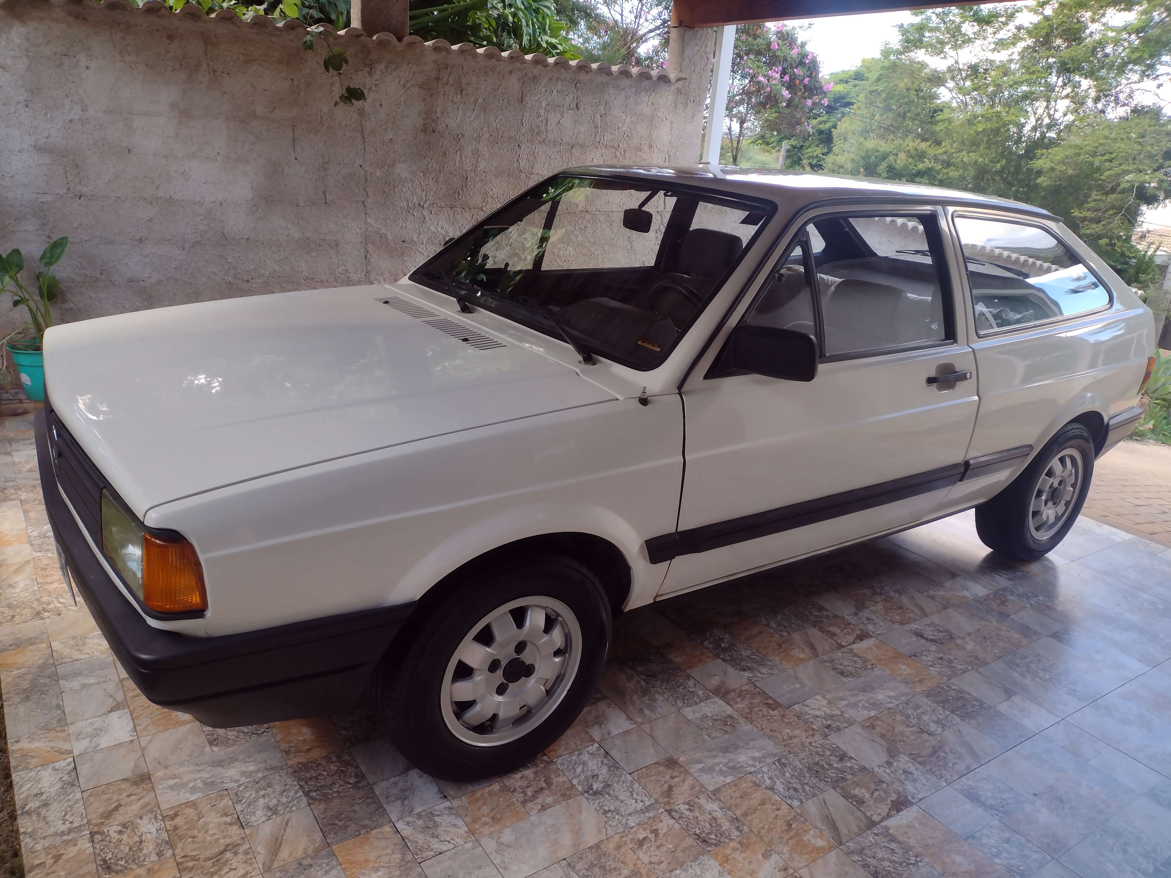 The Classic Volkswagen Gol GL from 1989: A Timeless Ride