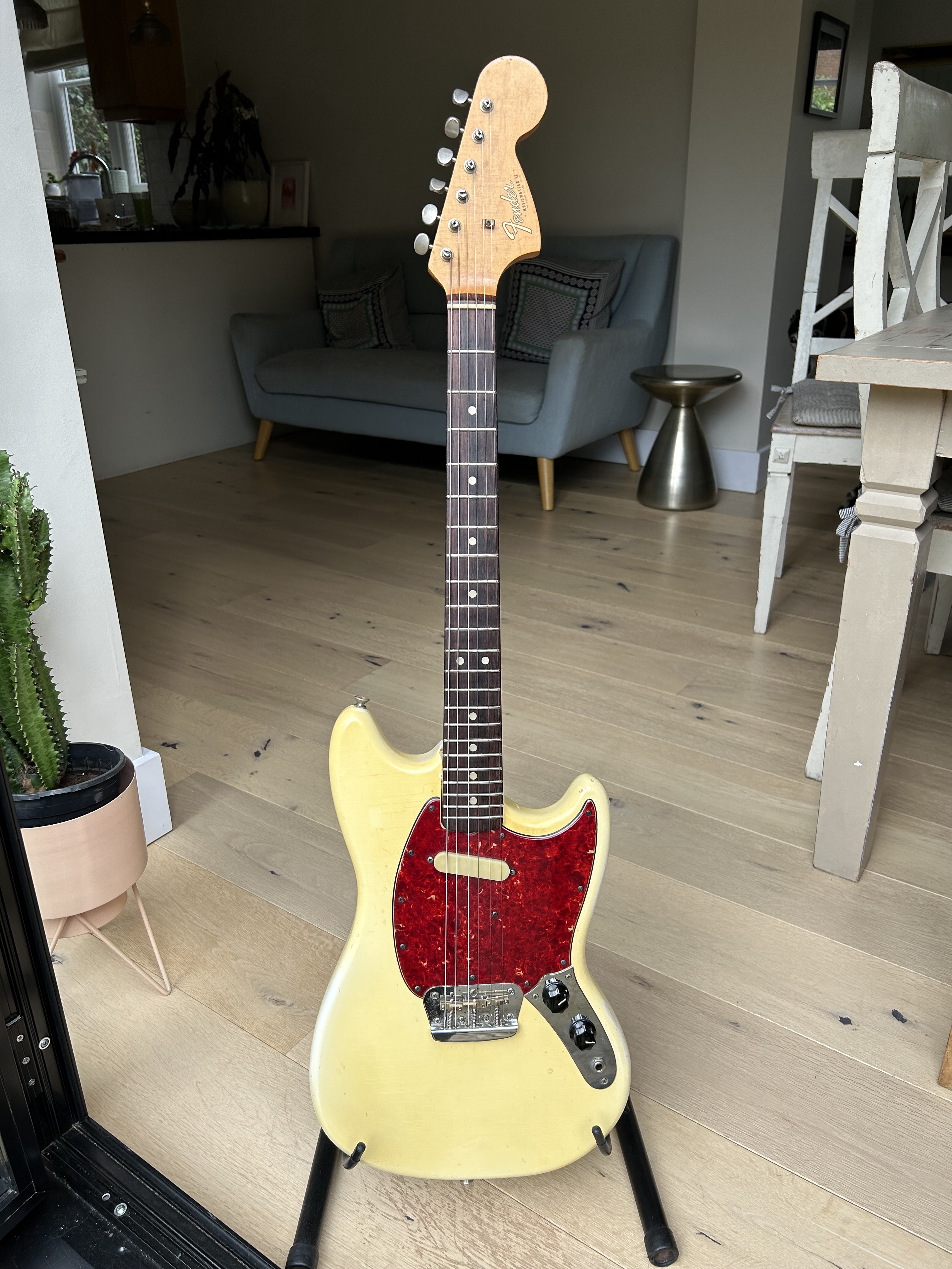 Exploring the 65 Musicmaster: A Vintage Treasure