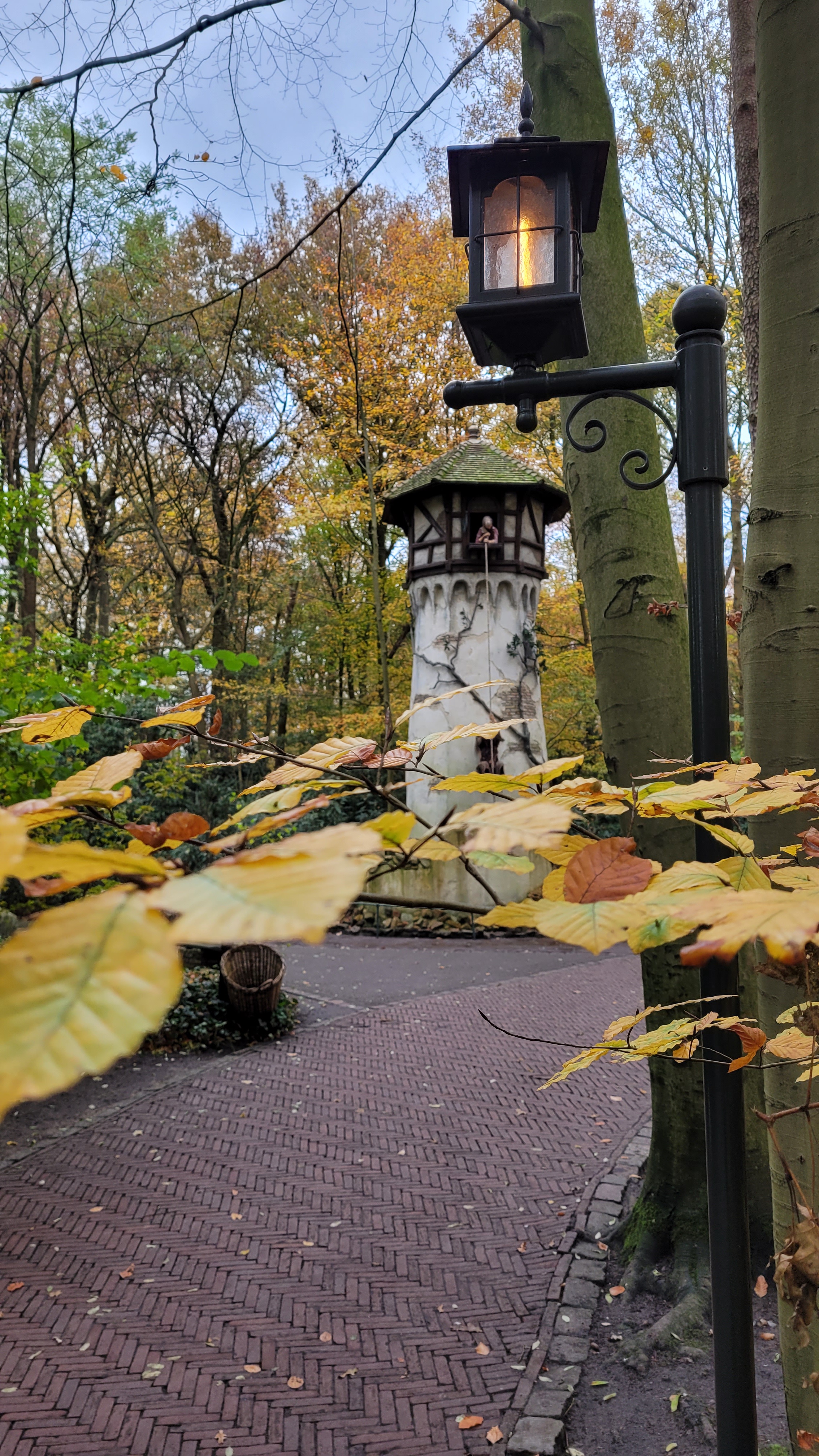 Efteling's Enchanting Lamp Posts: A Gem from the Fairy Tale Forest