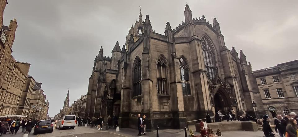 Exploring the Beauty of Edinburgh