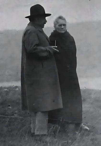Einstein's Support for Curie: A Letter of Encouragement Amidst Scandal