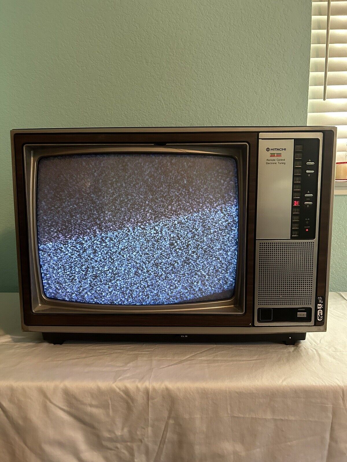 Throwback to the Hitachi 19" CRT TV from the '80s