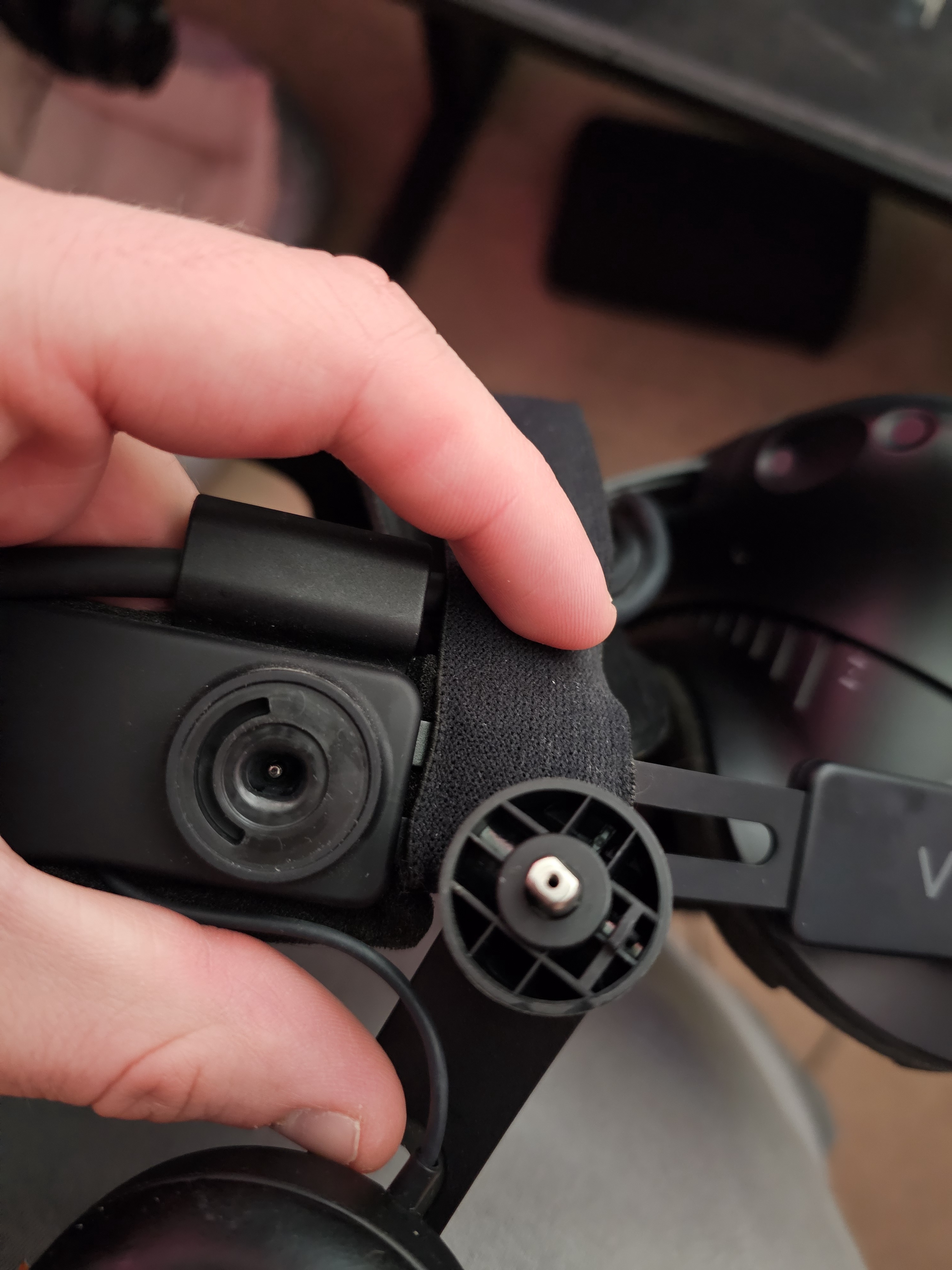 Oops! The Right Speaker Arm of My Vive Deluxe Audio Strap is Detached