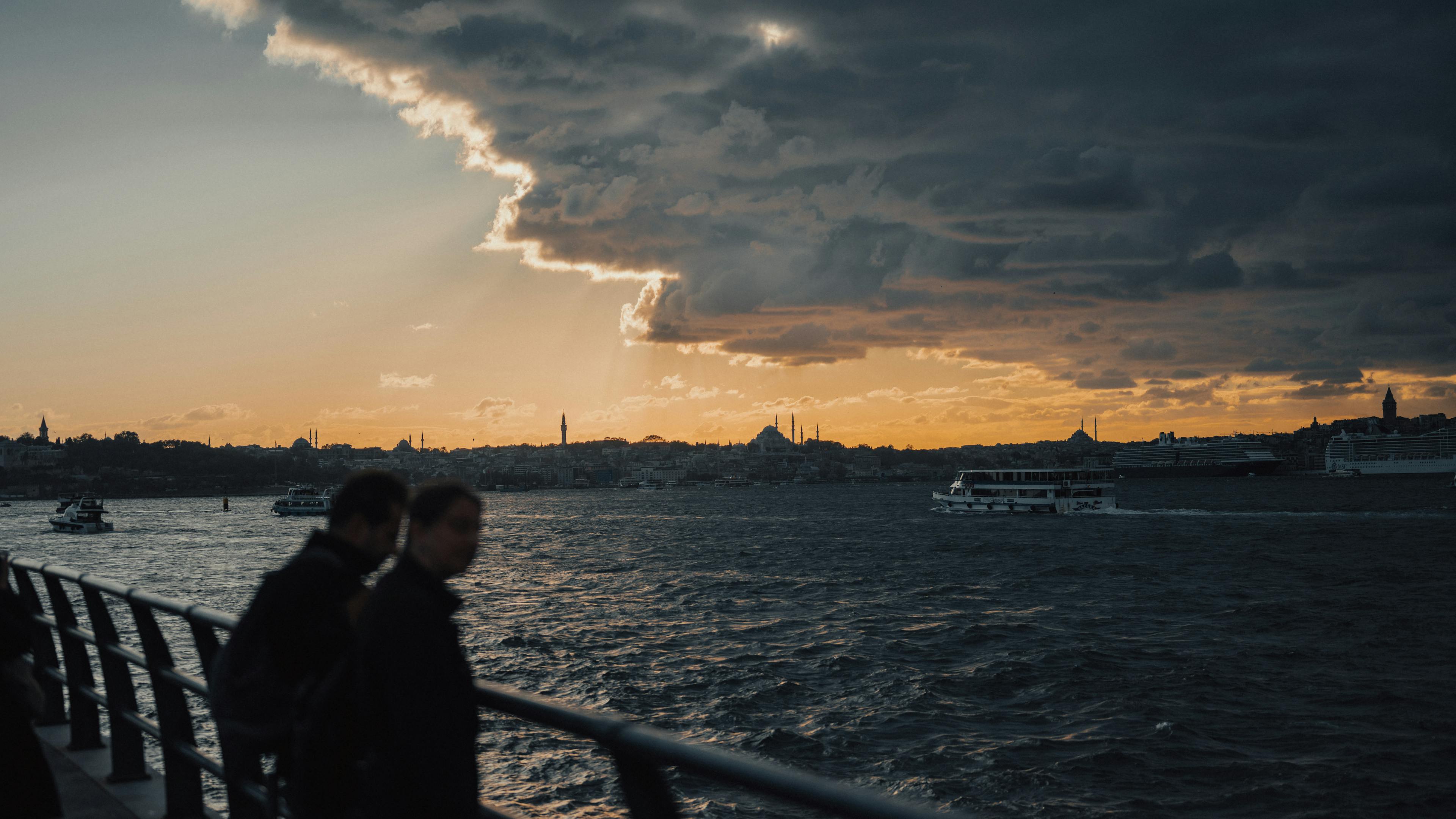 Witness the Breathtaking Golden Sunset Over Istanbul