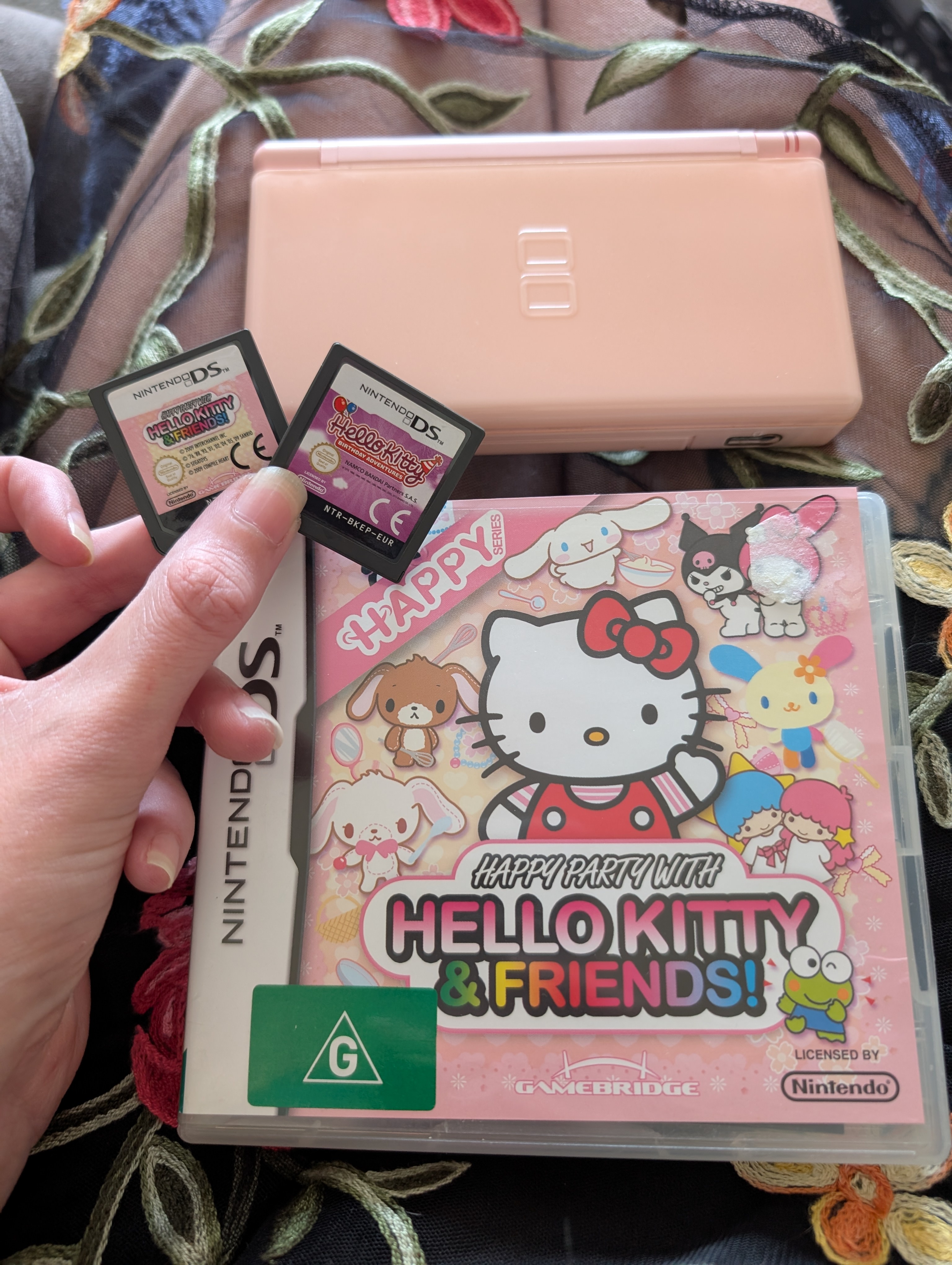 Playing Hello Kitty Games on My Cute Pink Nintendo DS Lite