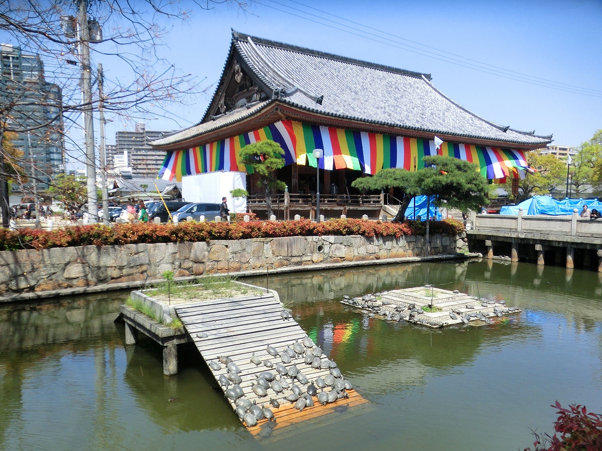 A snapshot from April 2015 in Osaka.