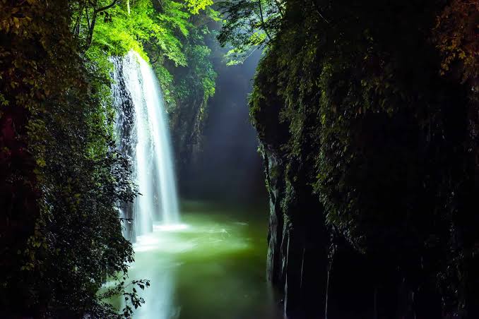 Discover the Stunning Beauty of Takachiho Gorge