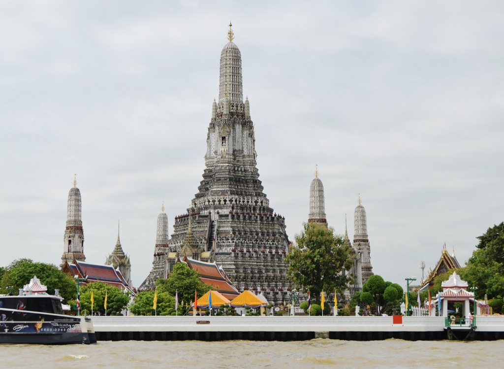 Exploring the Majestic Wat Arun in Thailand