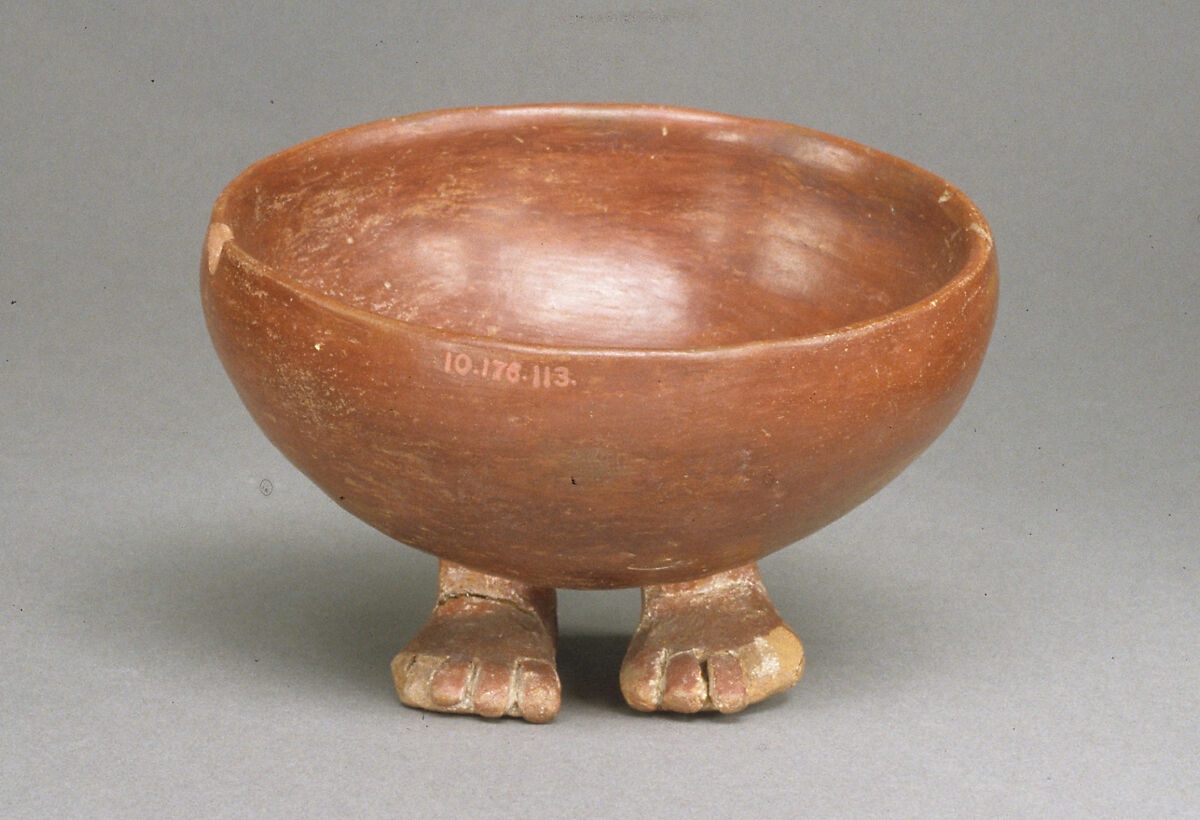 A Unique Footed Bowl That Stands Out