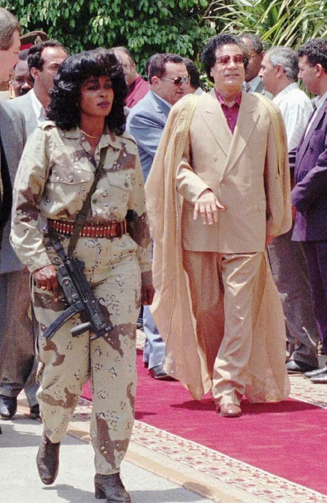 Muammar Gaddafi and His Female Bodyguard: A Glimpse into 1994 Cairo
