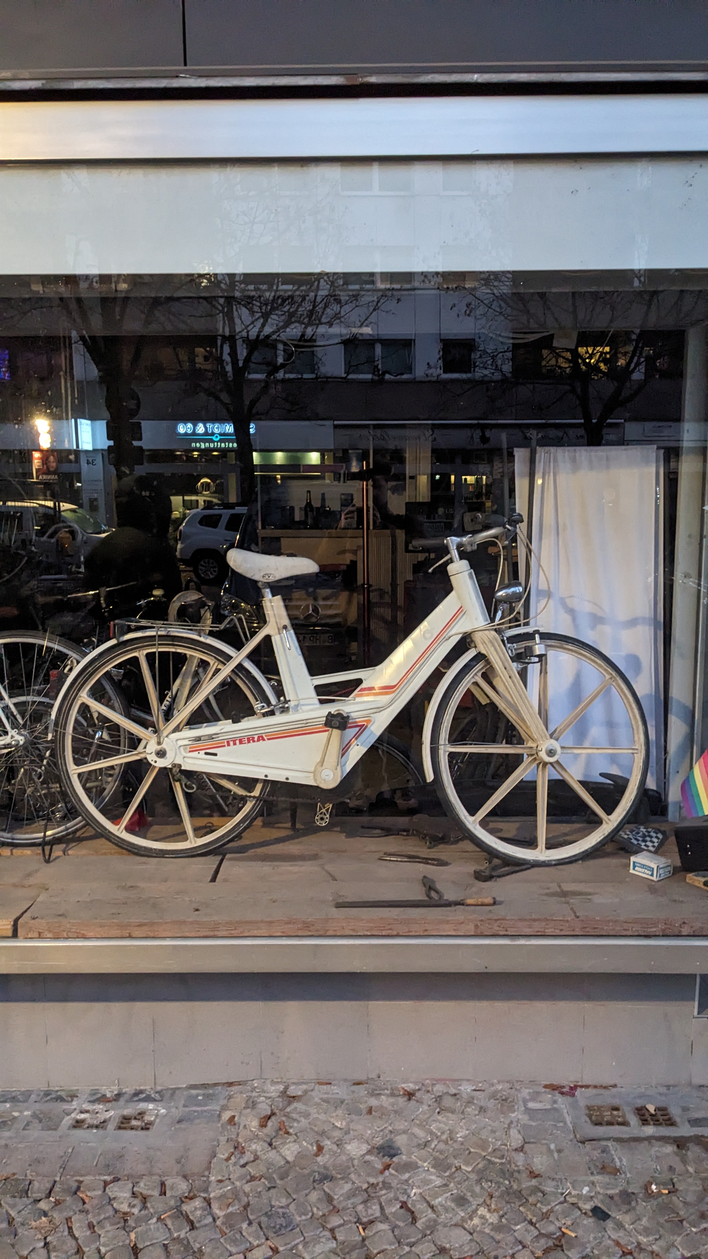 Innovative Bike Frame Made Entirely of Plastic