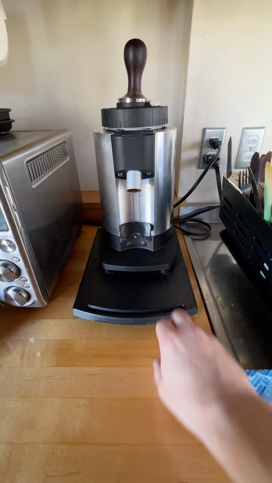 Innovative Tray Design to Maximize Grinder Space