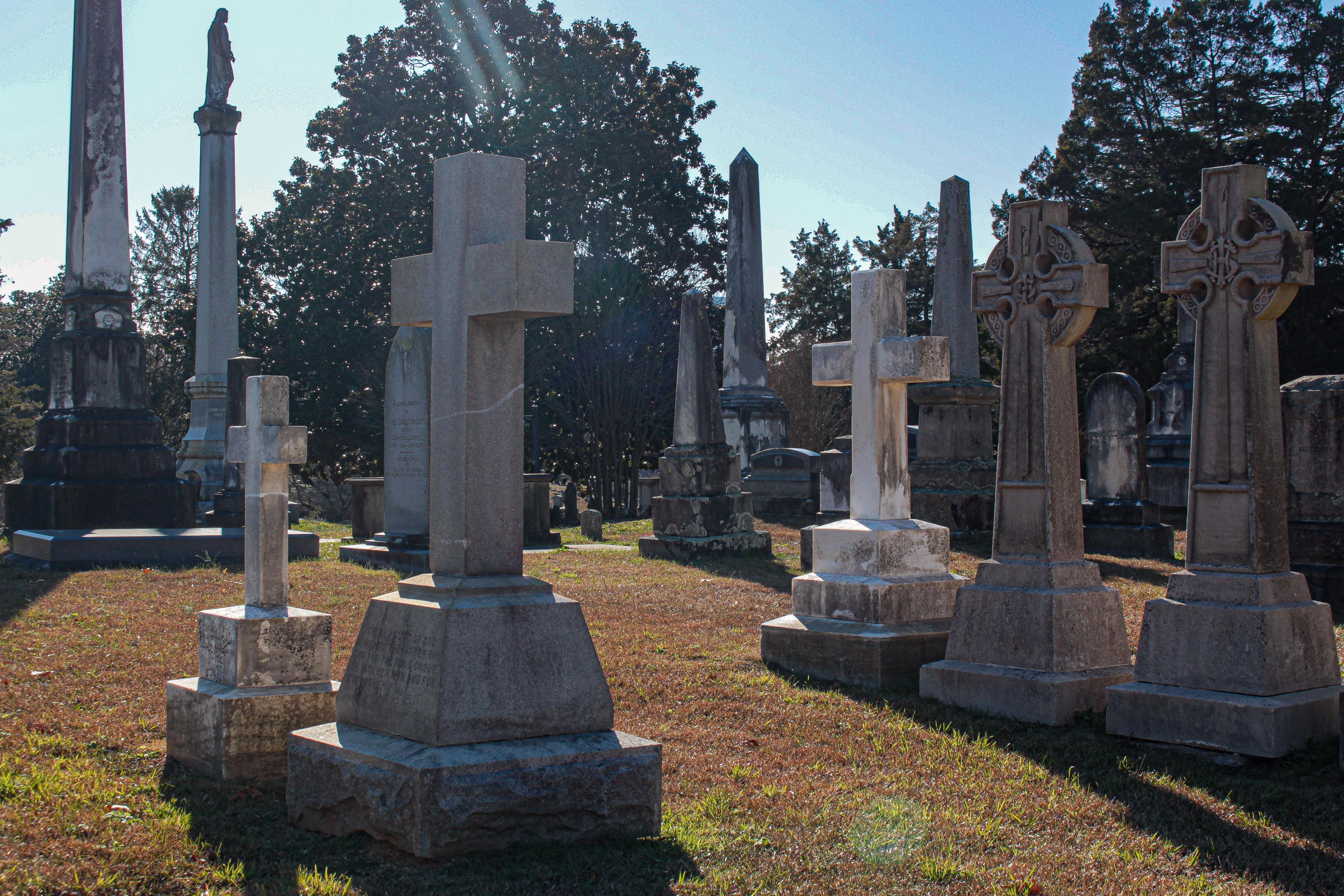 Exploring the Tranquility of Oakwood Cemetery