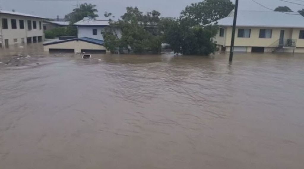 A staggering 1.2 million liters of rain fell in Queensland in just 48 hours!