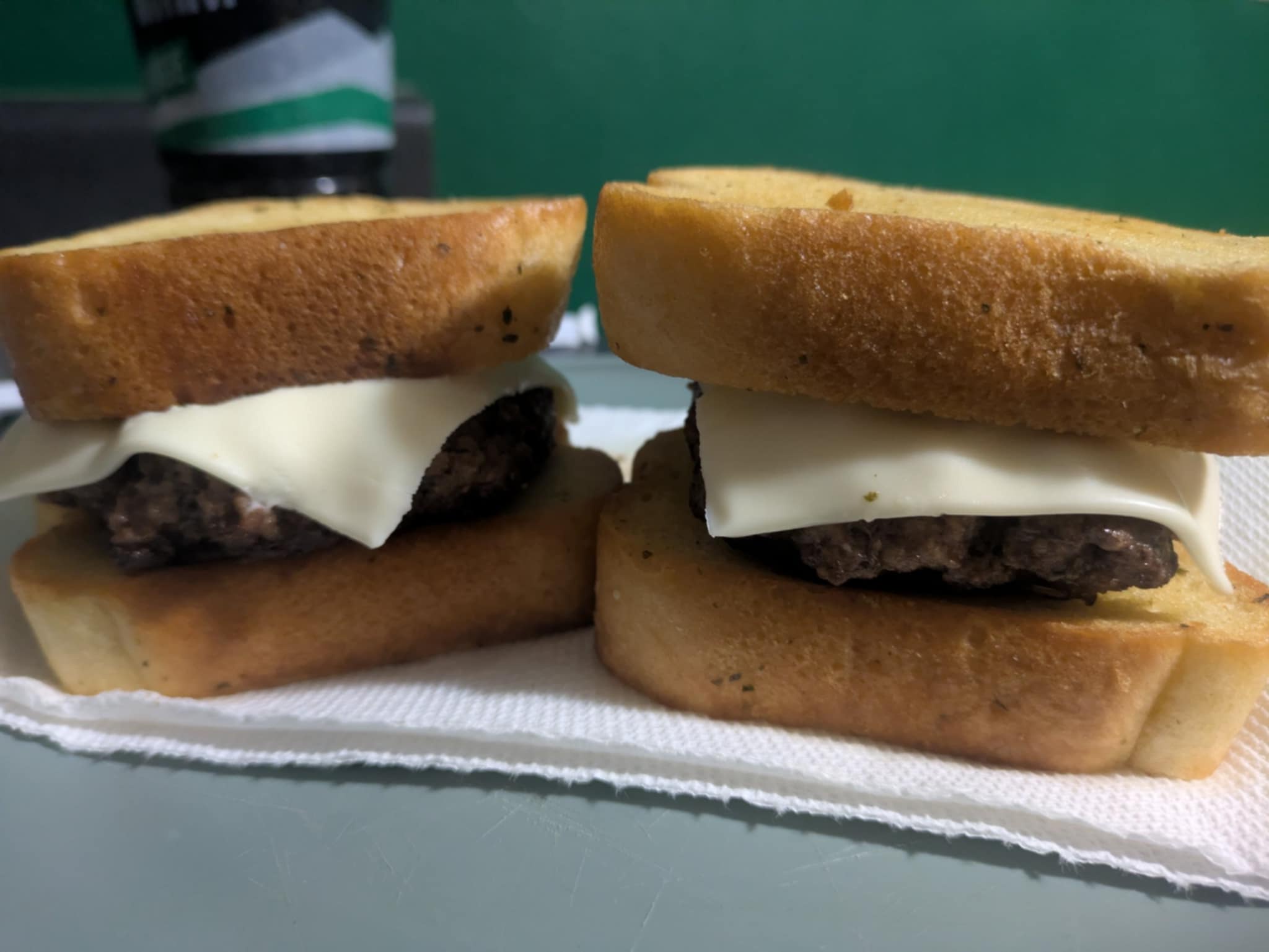 Indulge in Cheeseburgers on Garlic Toast: A Flavor Explosion