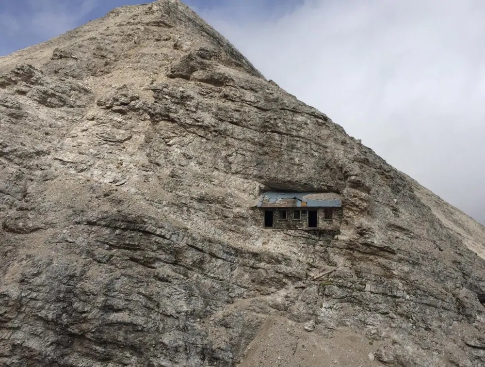 Cozy Alpine Shelter vibes.
