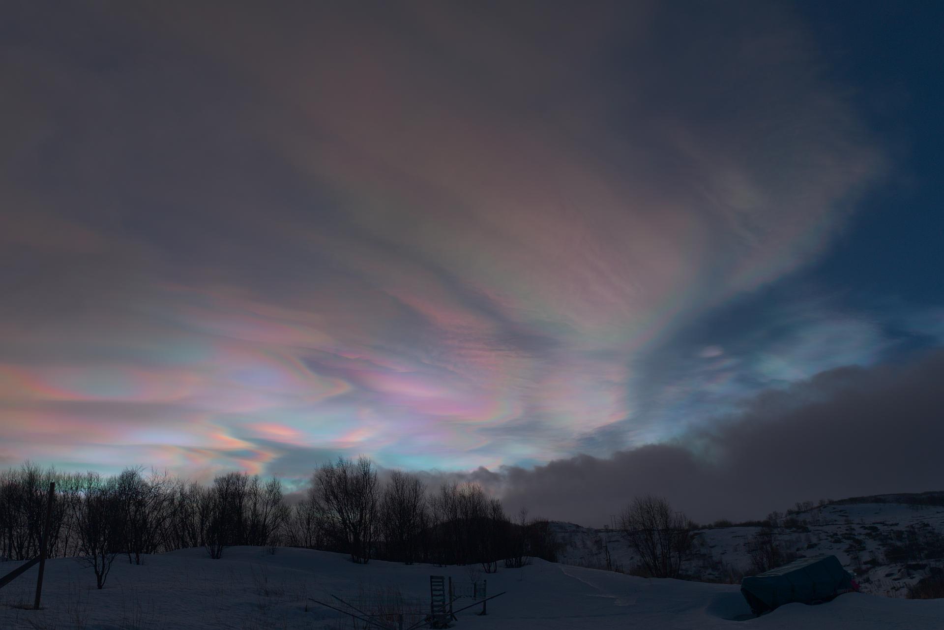 Are these clouds truly nacreous? Let's discuss!