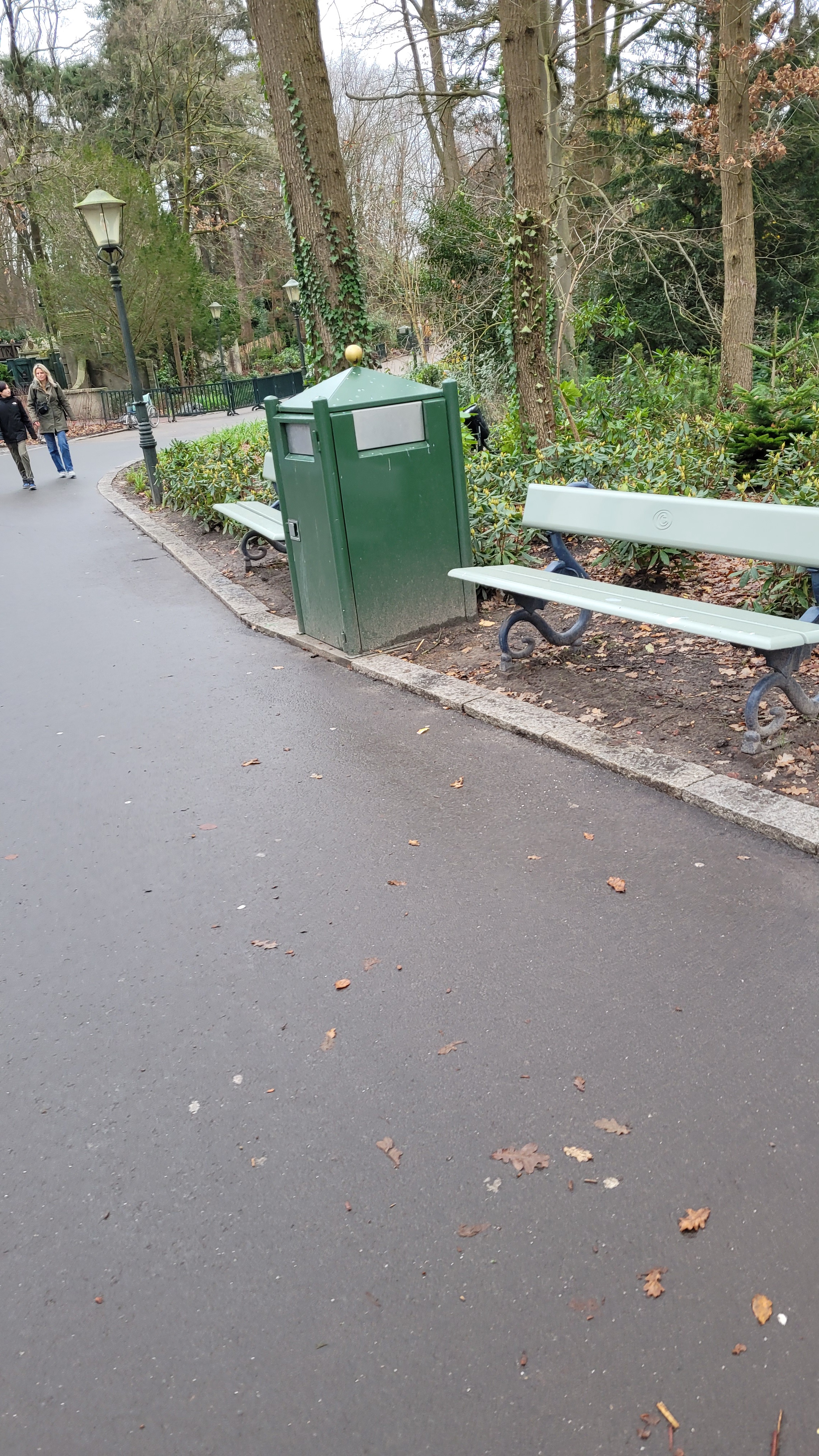 Exploring Theme Park Benches: Efteling Edition, Part 2