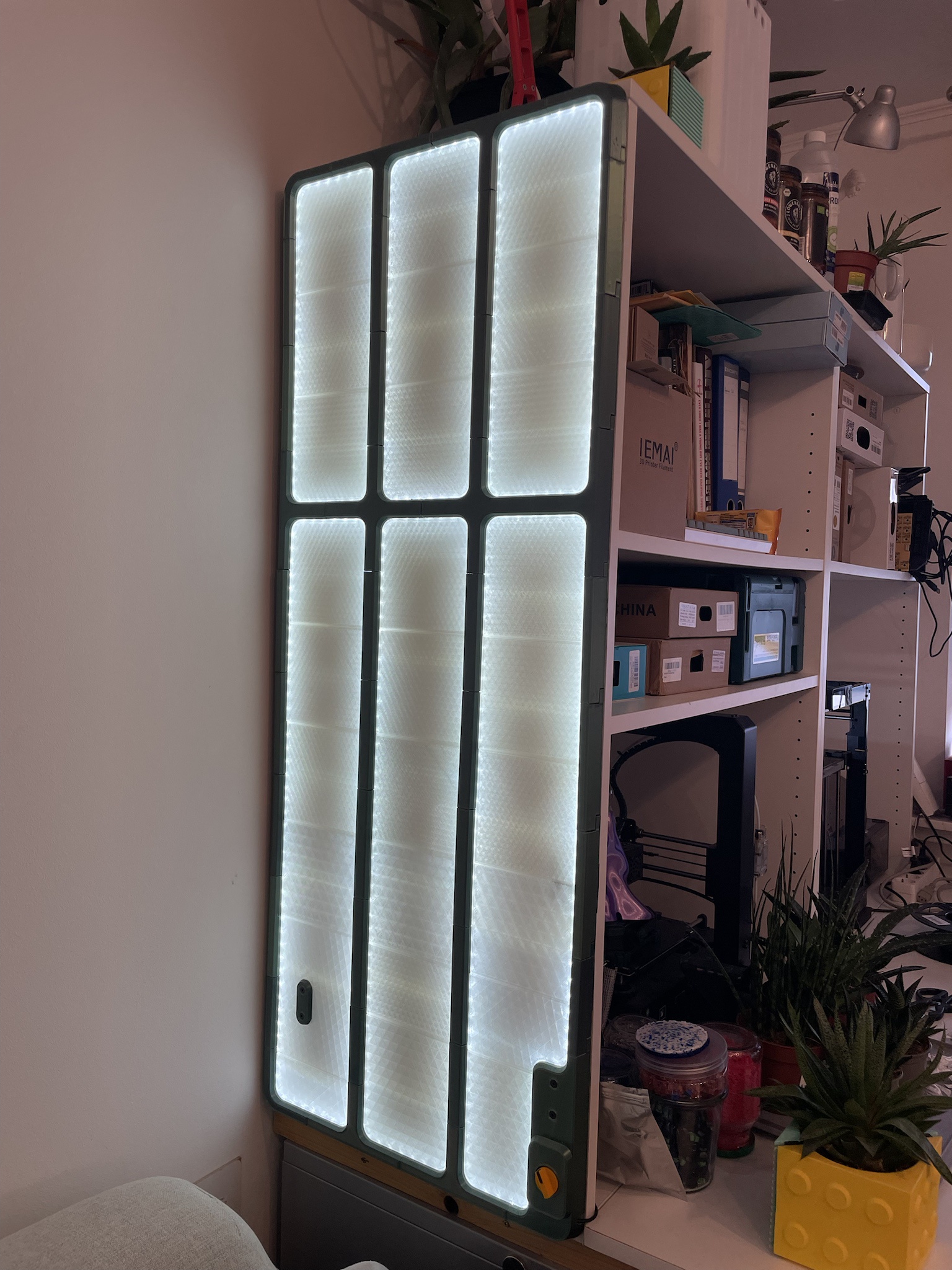 Retro Vibes: A 3D Printed Lamp Inspired by 60s Industrial Design