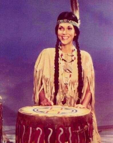 Karen Carpenter rocking a unique Indian-inspired look