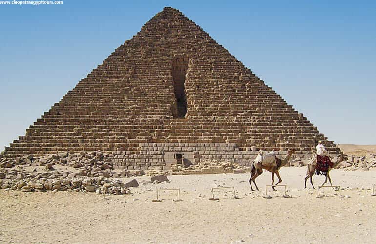 The Great Scar of the Menkuare Pyramid