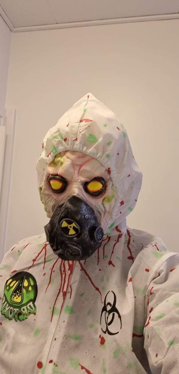 I can't believe I thought this costume was a good idea!