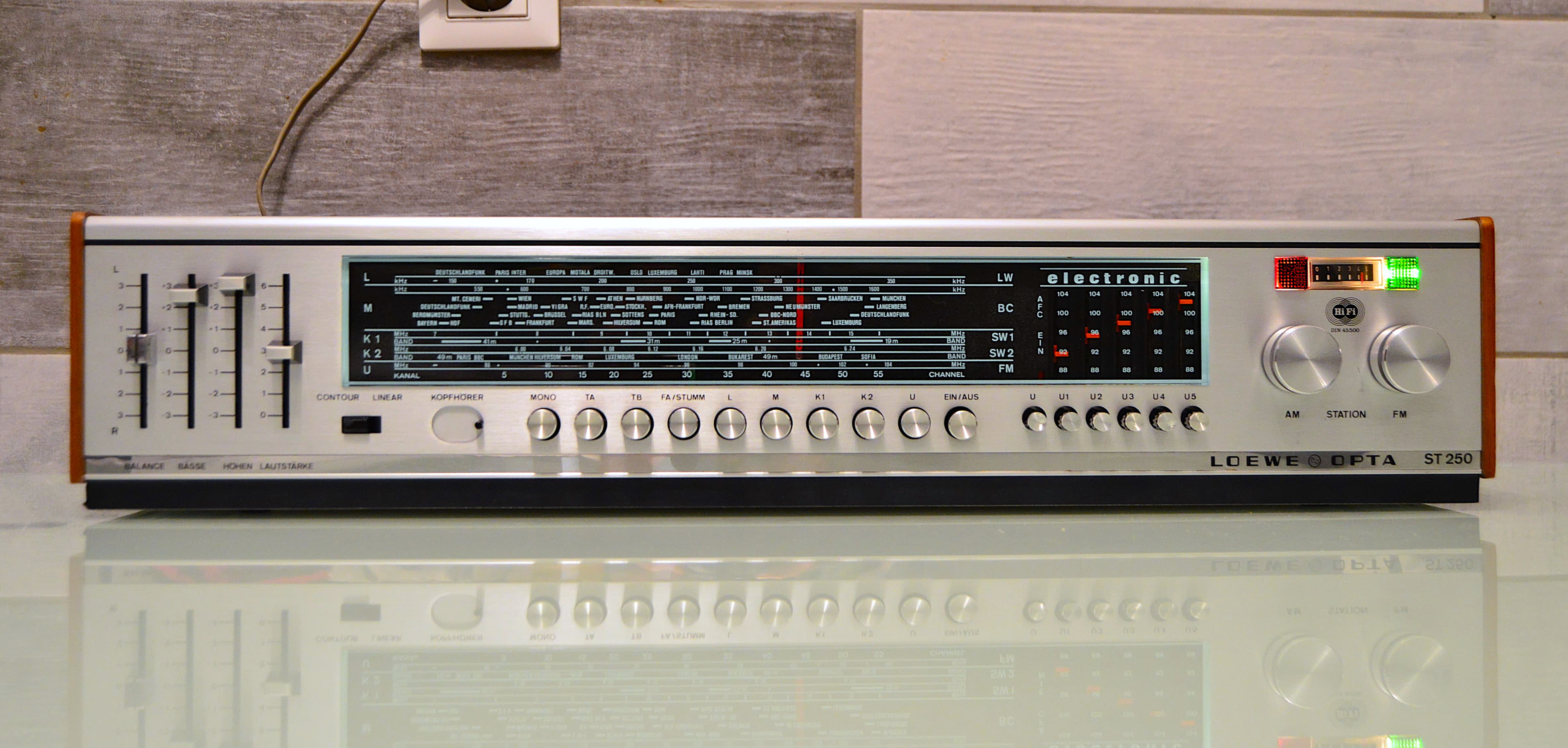Discover the Loewe Opta ST 250: A Vintage German Receiver from the 70s