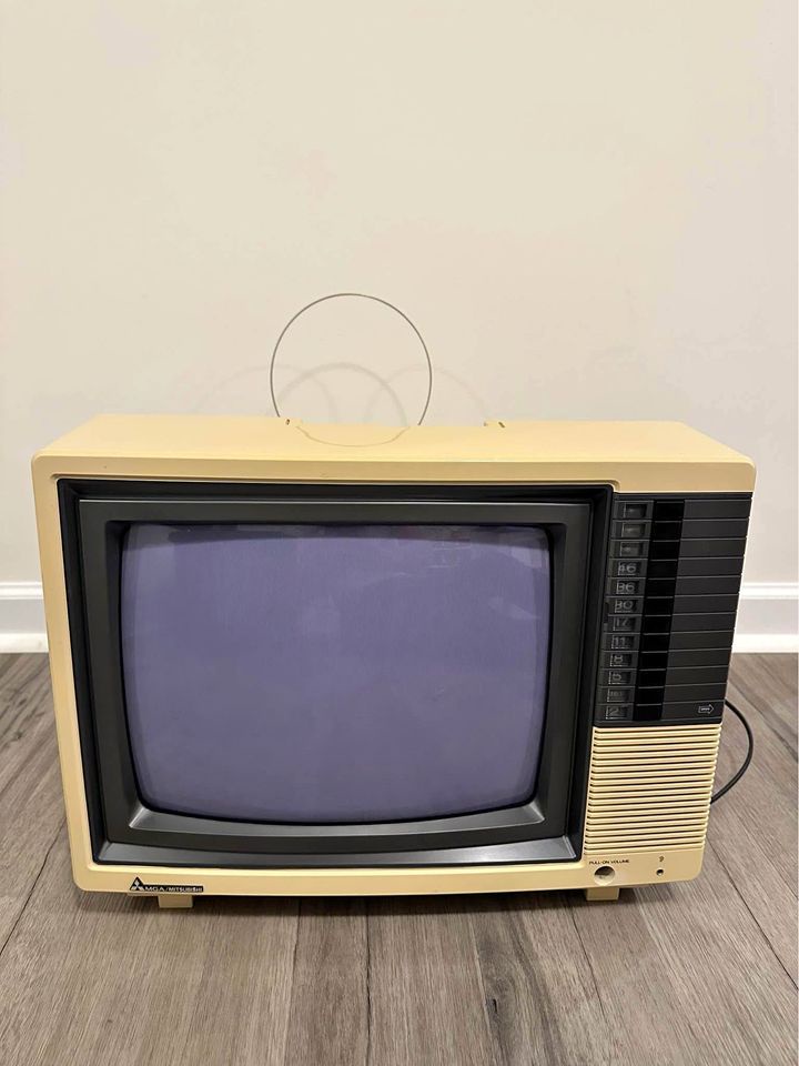 Vintage Mitsubishi 13" CRT TV (CS-1334) from 1982