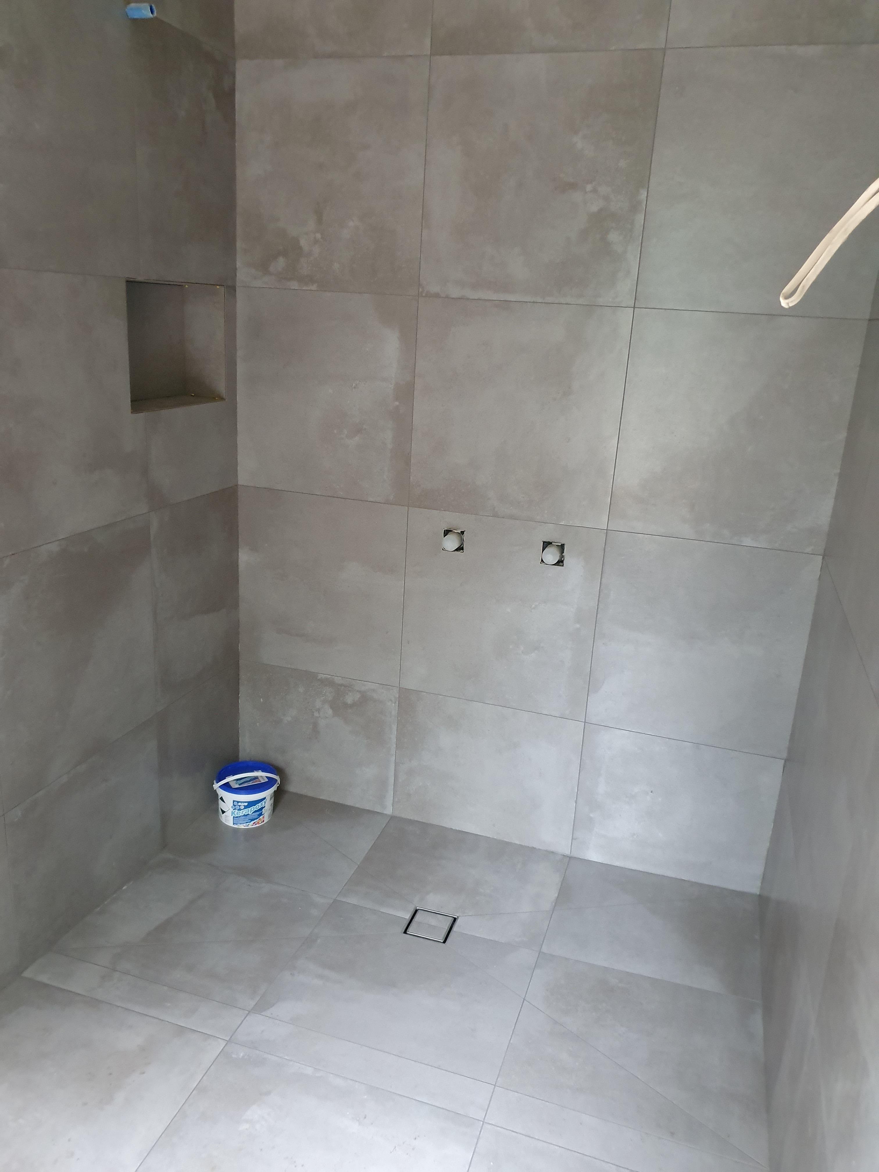 A Pair of Simple and Accessible Showers