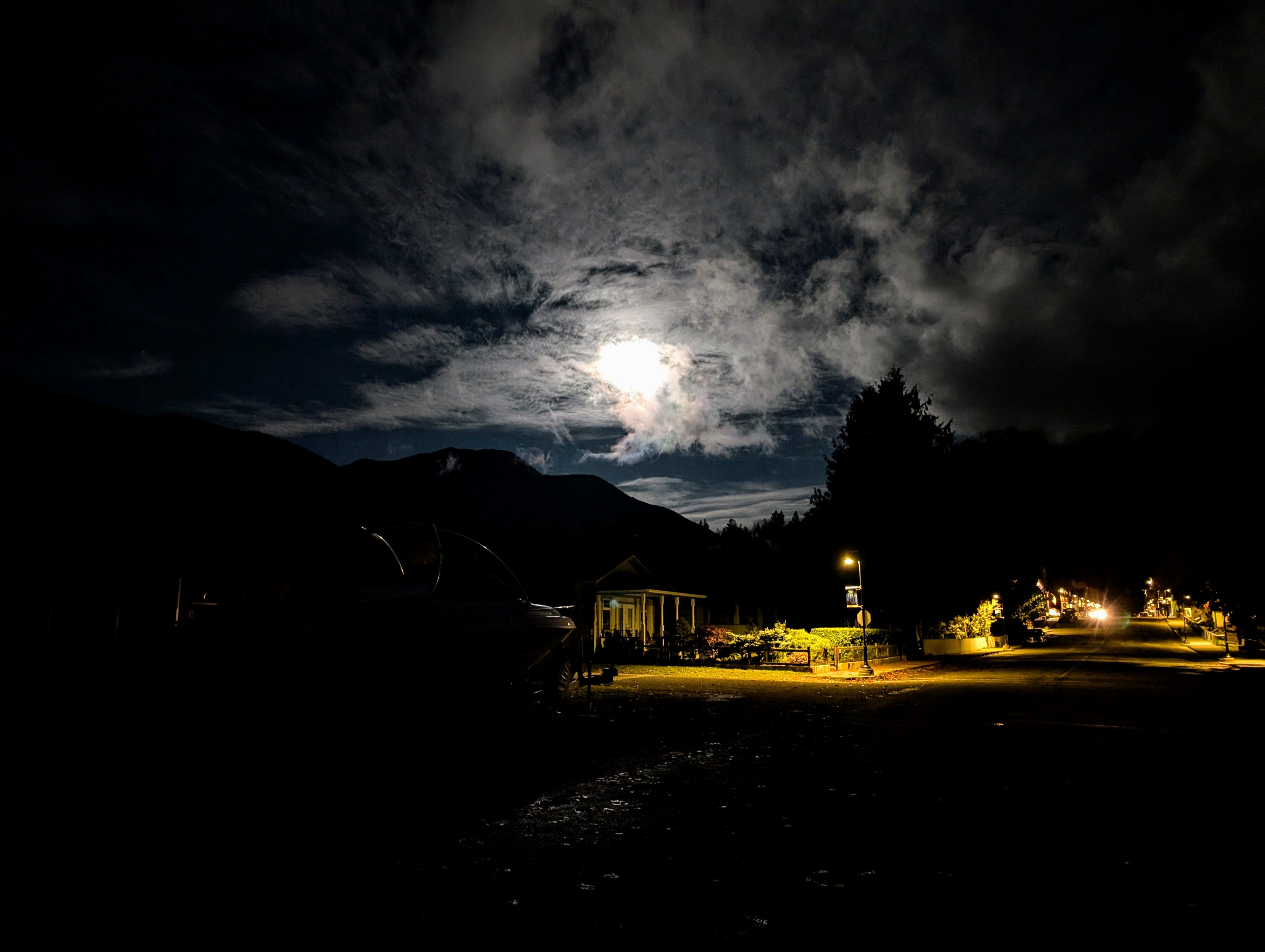 Captivating Moonset Moments
