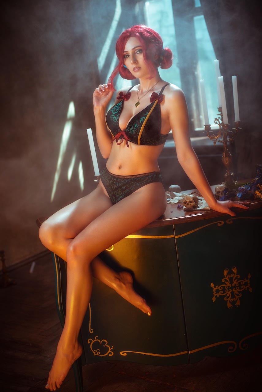 Stunning Triss Merigold Cosplay in Action