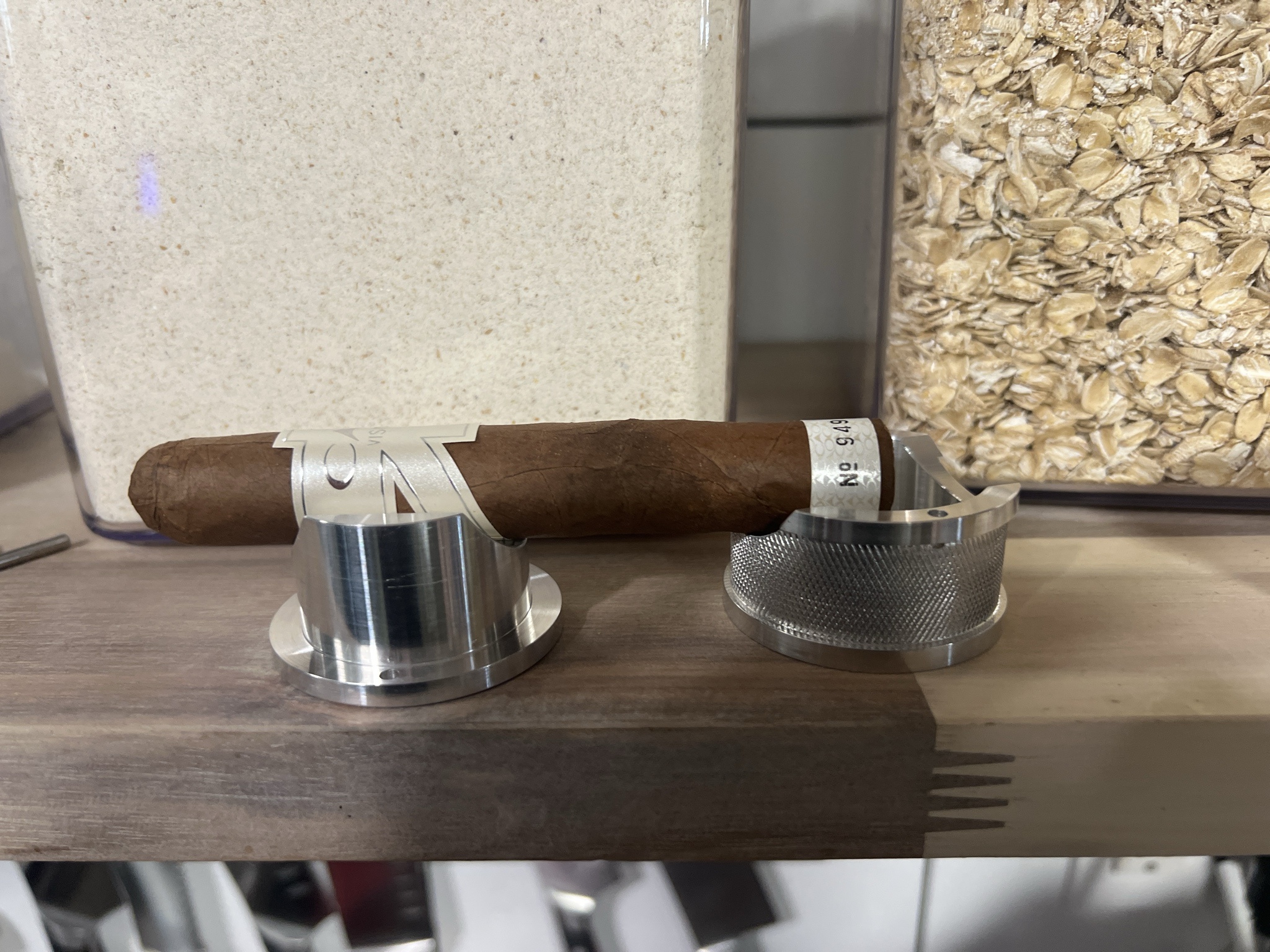 Stylish Cigar Rest for the Discerning Smoker