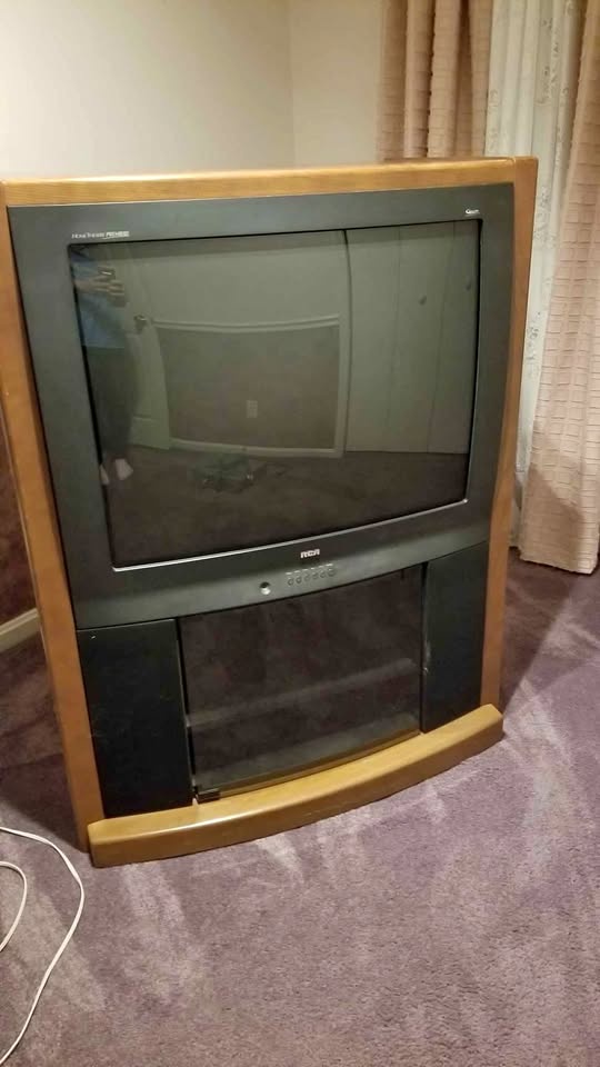 Throwback to the RCA 32" CRT TV Model G32705 from November '99