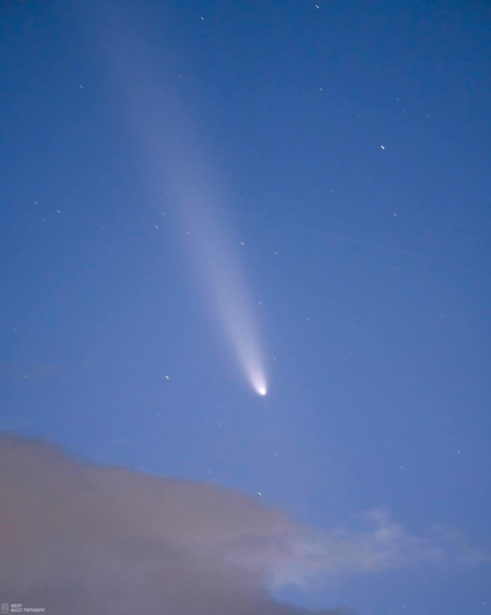 The Majestic Comet: A Celestial Wonder