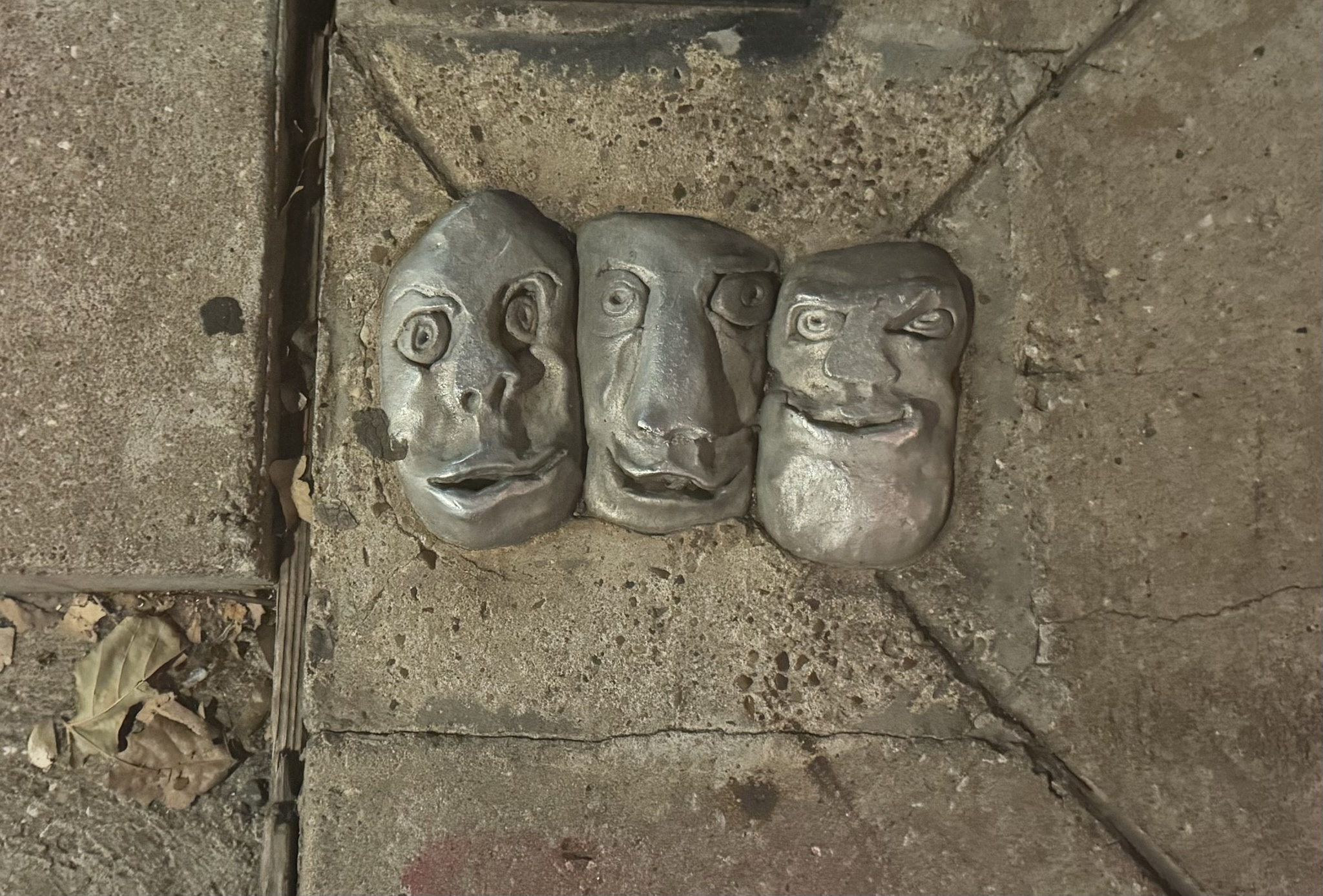Mystery of the Three Heads on the Sidewalk in Houston: Any Clues?