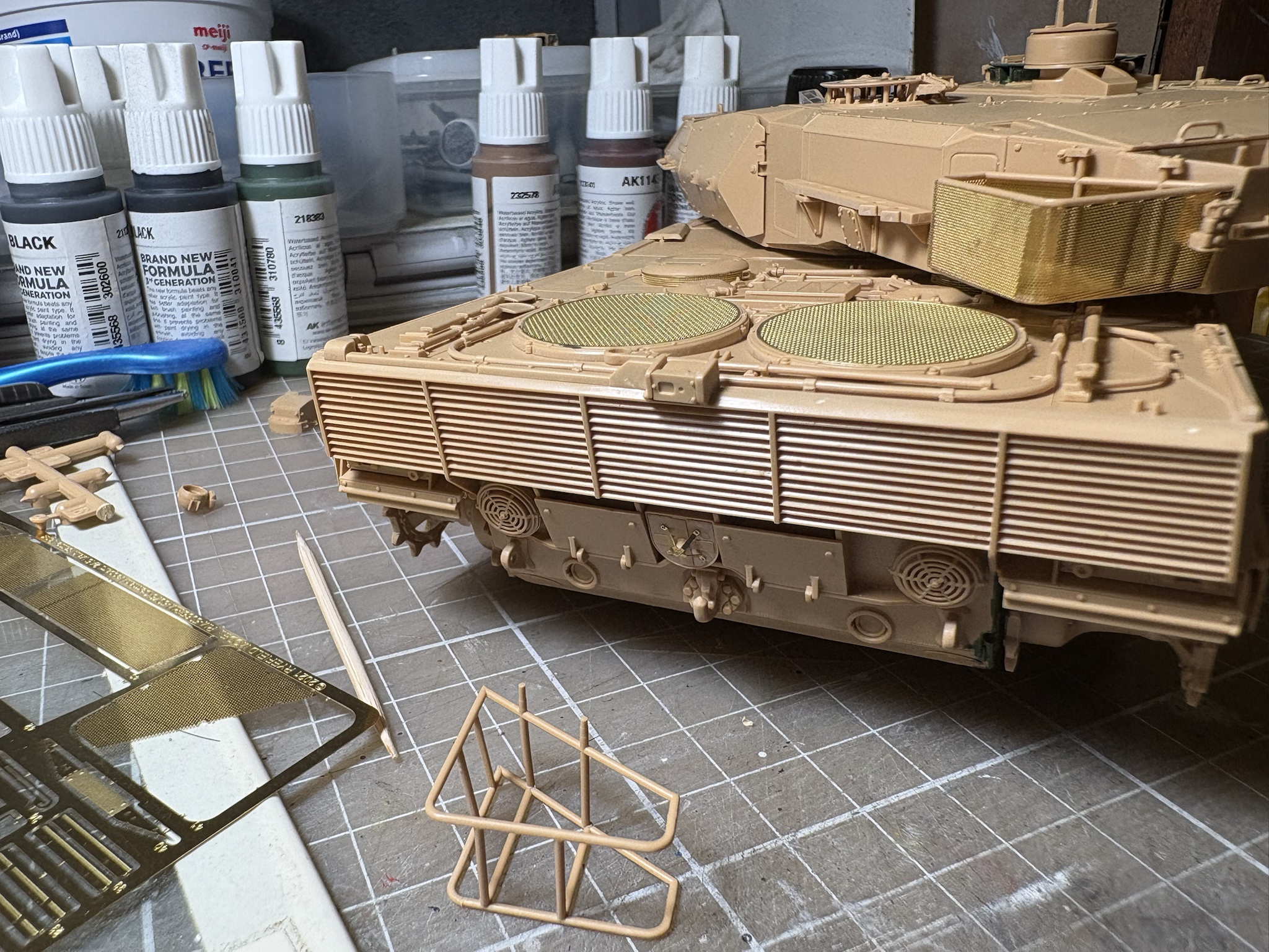 Detailed look at the 1/35 scale Leopard 2A6 tank