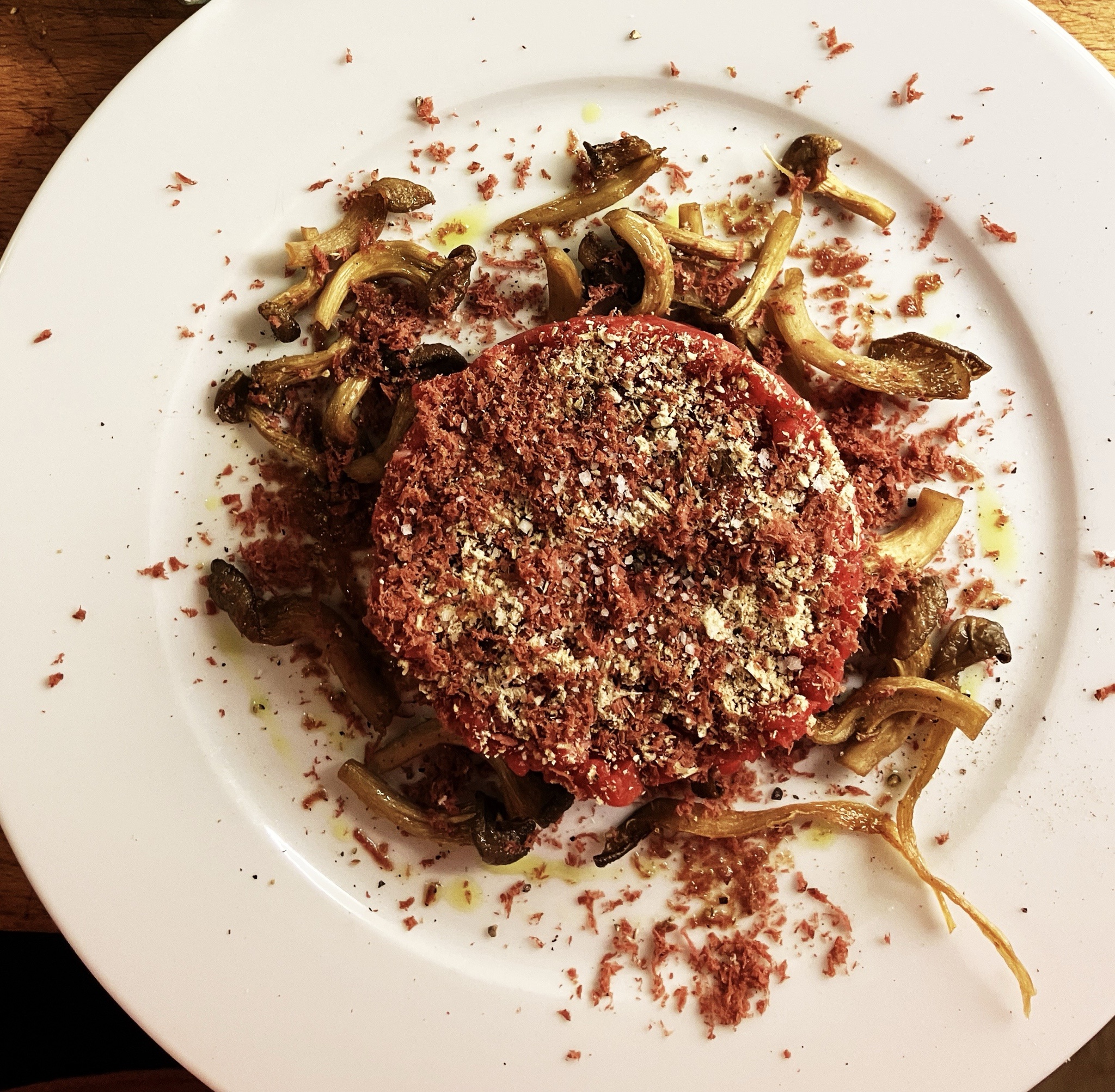 Gourmet Delight: Tartar with Deep-Fried Oyster Mushroom and Smoked Reindeer Heart