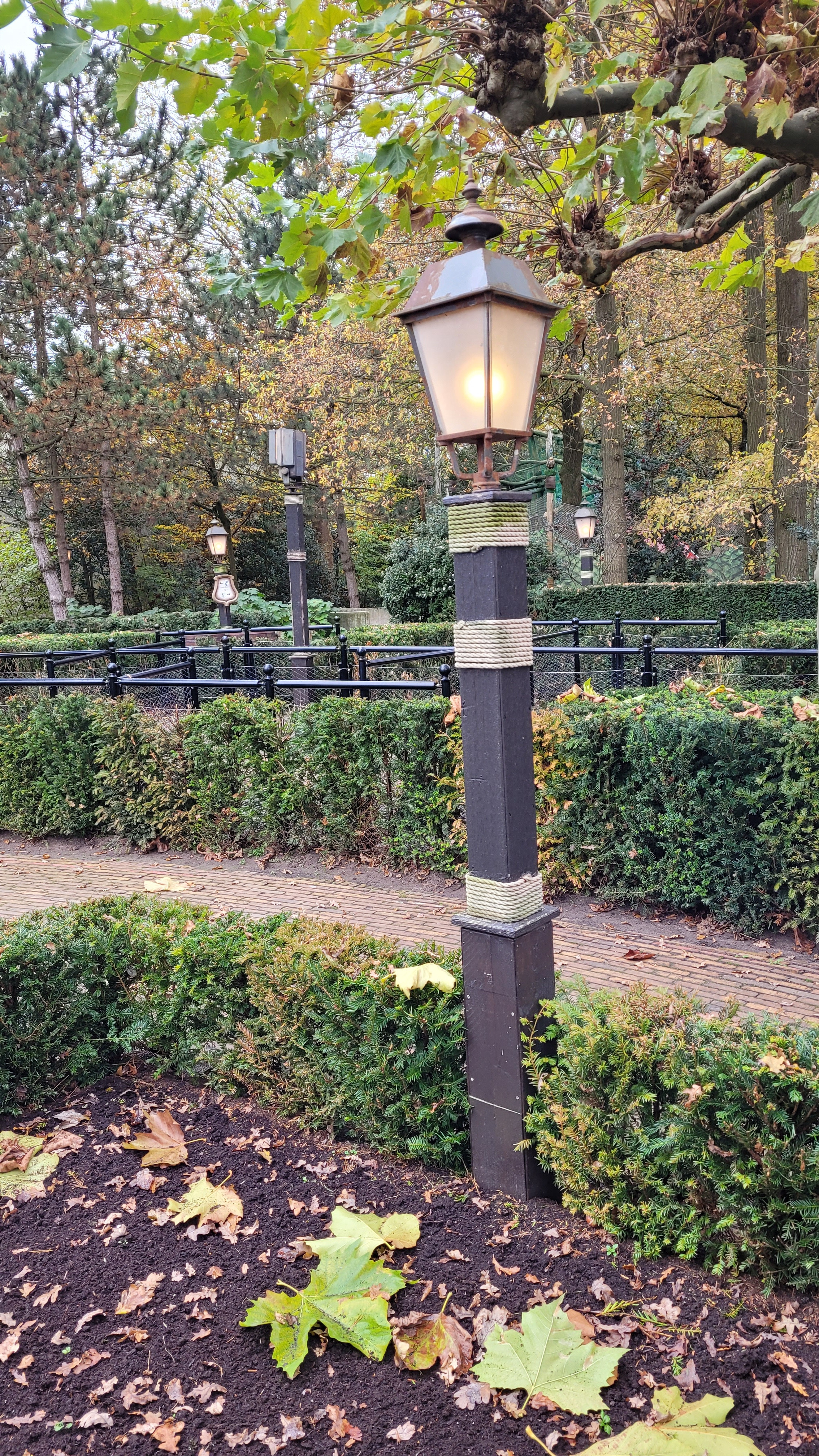 For all the lamp post enthusiasts out there: a special post from Efteling's Ruigrijk!