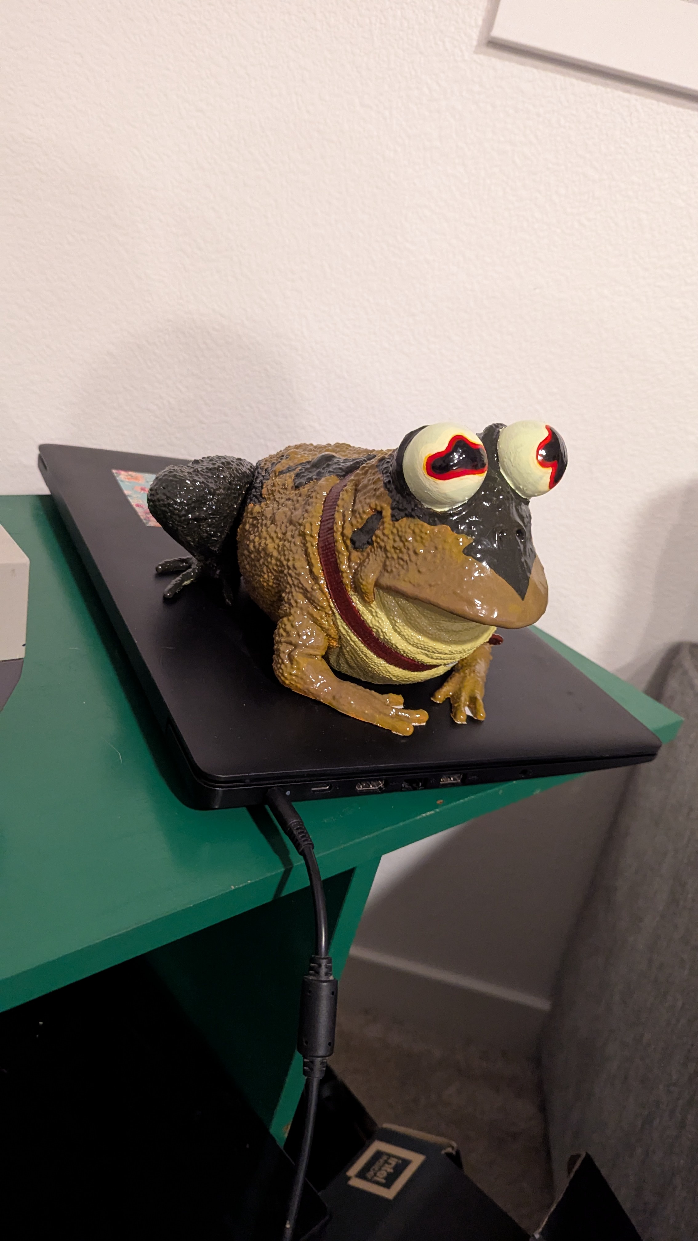 3D Printed Hypnotoad & Slurms McKenzie: Fully Painted and Ready!