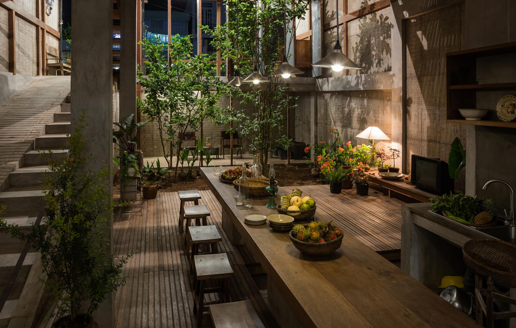 An Interior Space That Feels Like the Great Outdoors