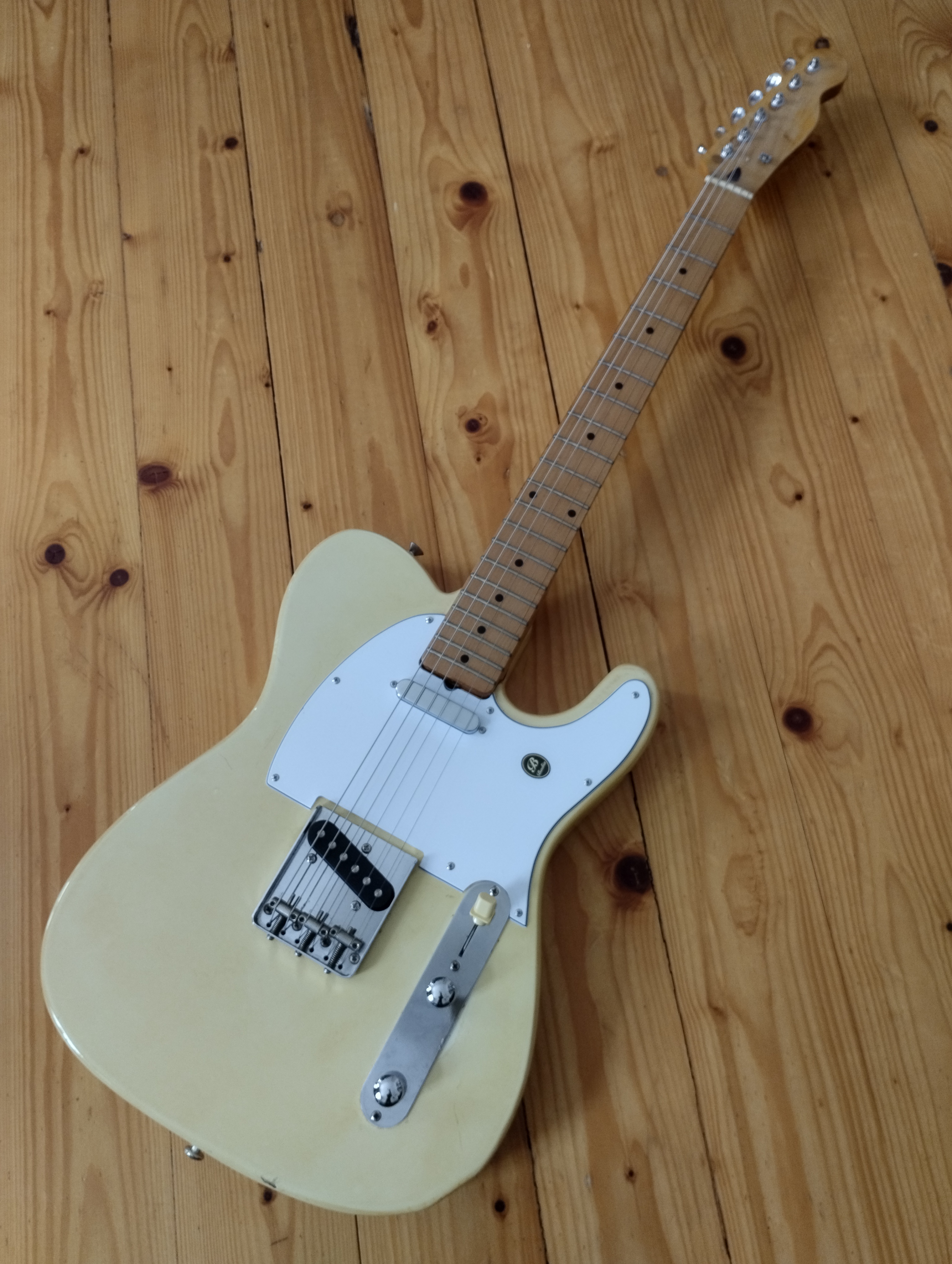 Exploring the Vintage Charm of a Late 80s Squier Telecaster MIK