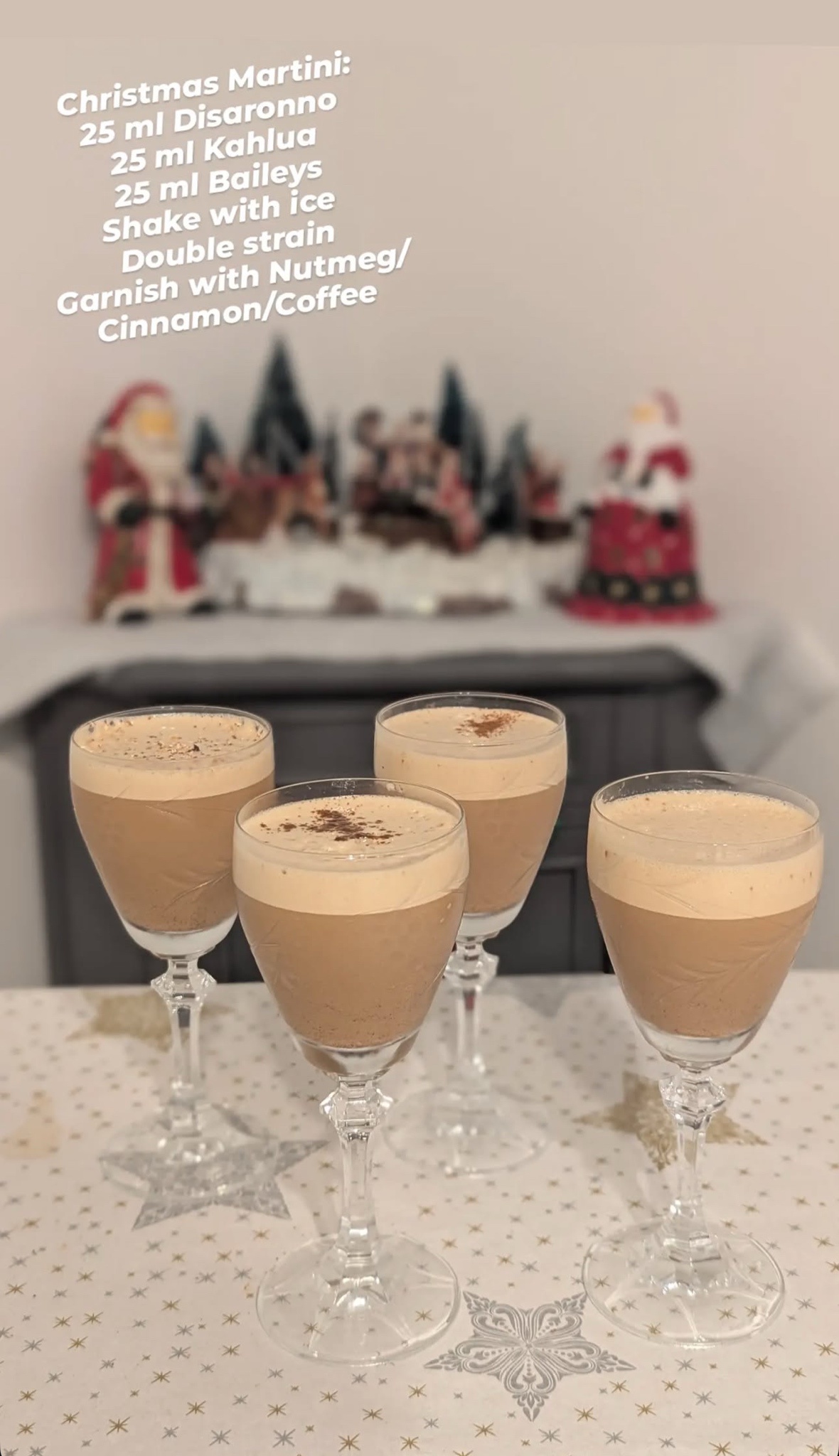 Cheers to Our Festive Christmas Martini Recipe!